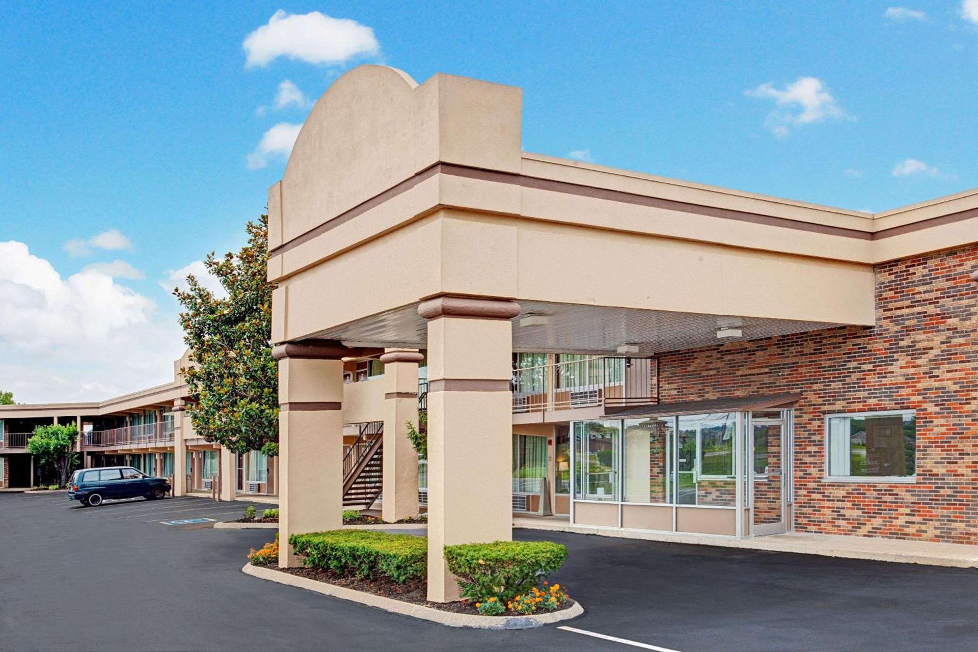 Days Inn by Wyndham Clarksville TN — hotel in Clarksville