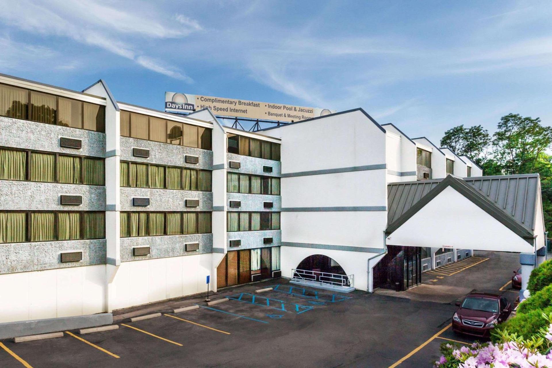 Days Inn by Wyndham Scranton PA photo 1