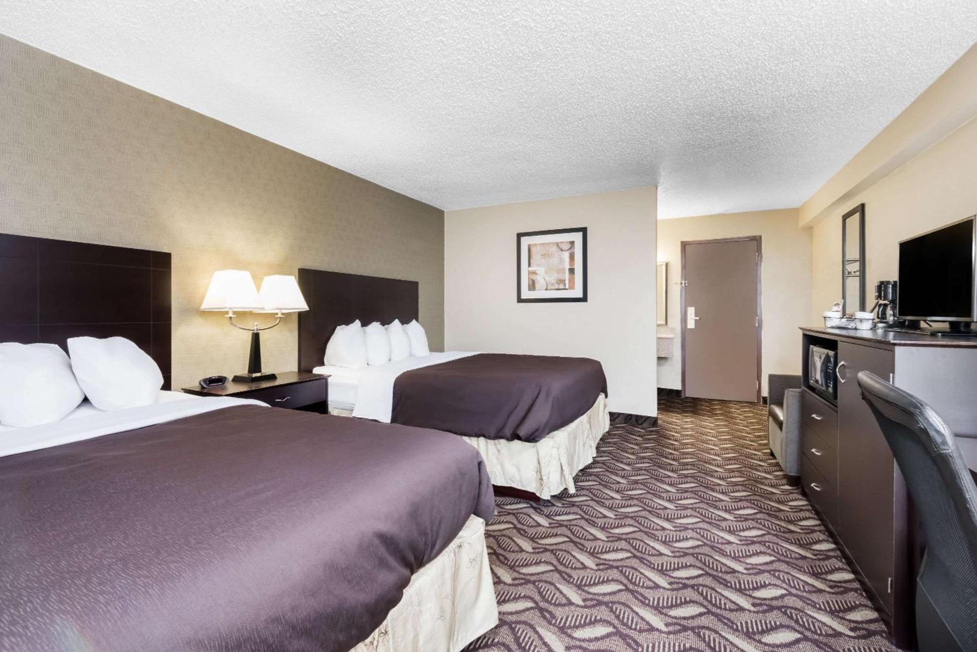 Days Inn by Wyndham Bismarck photo 32