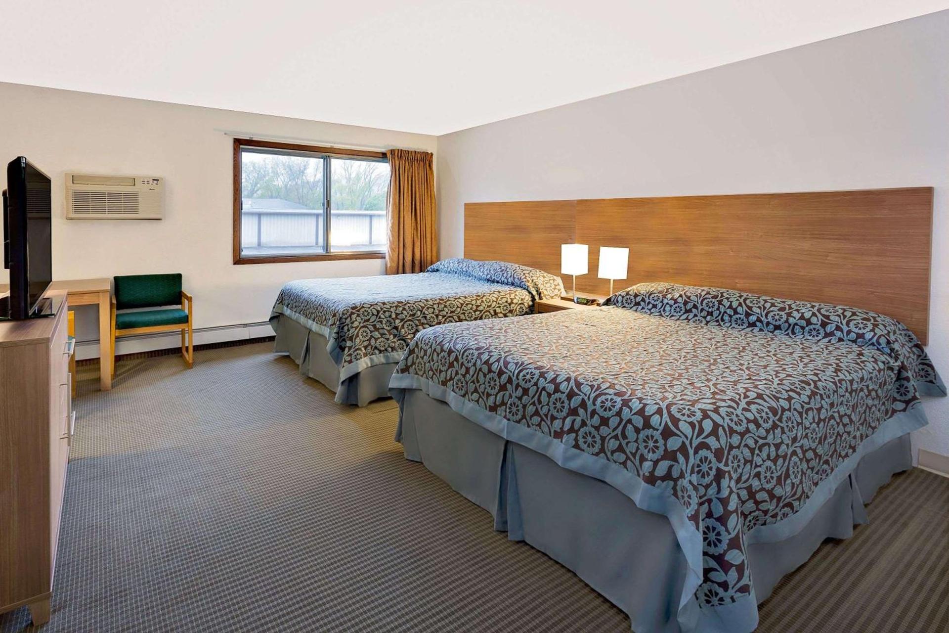 Days Inn by Wyndham Winona photo 4