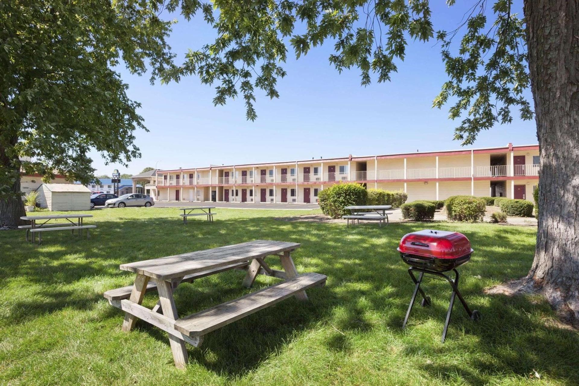 Days Inn by Wyndham Champaign/Urbana photo 9