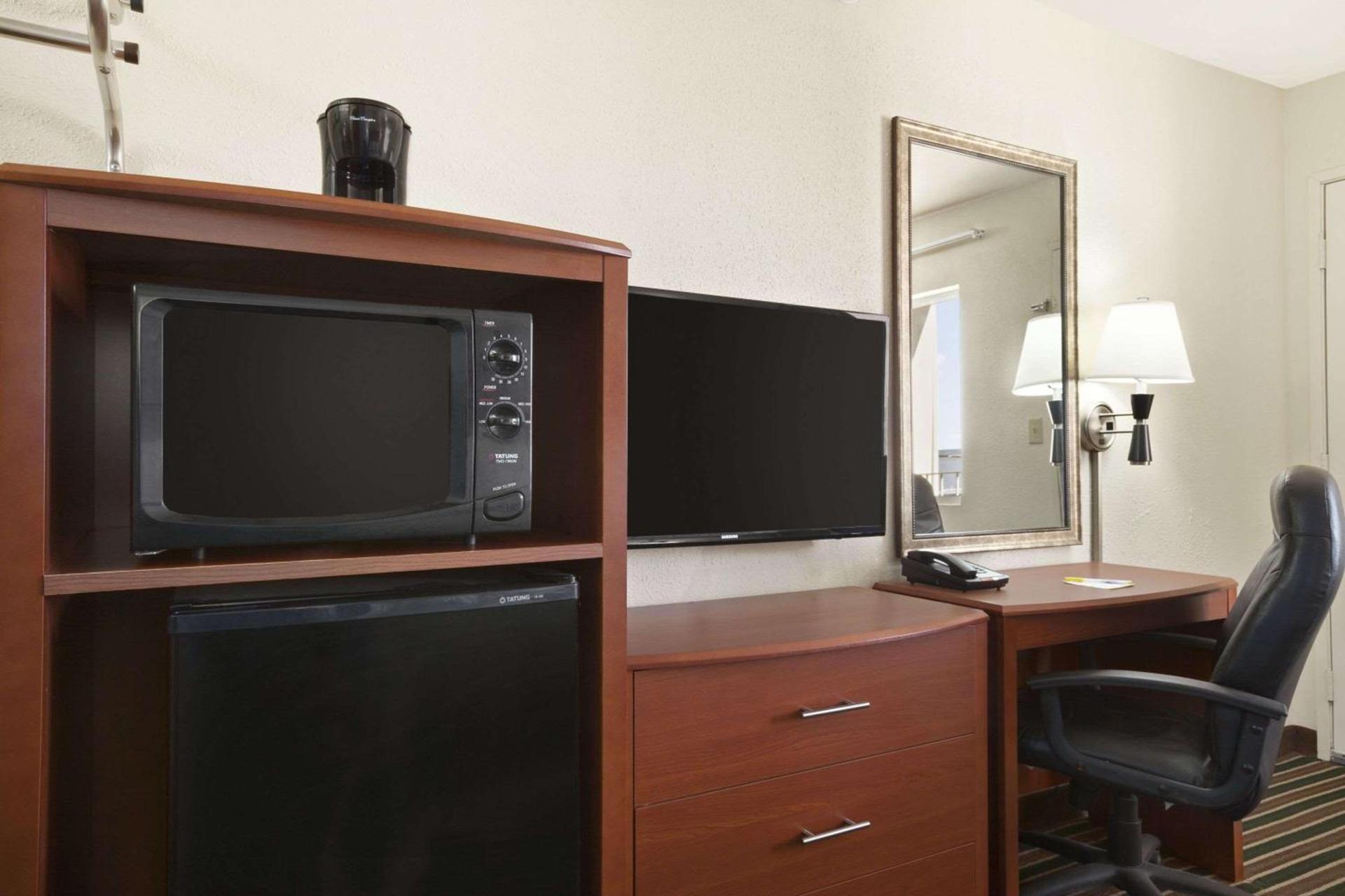 Days Inn by Wyndham Champaign/Urbana photo 5