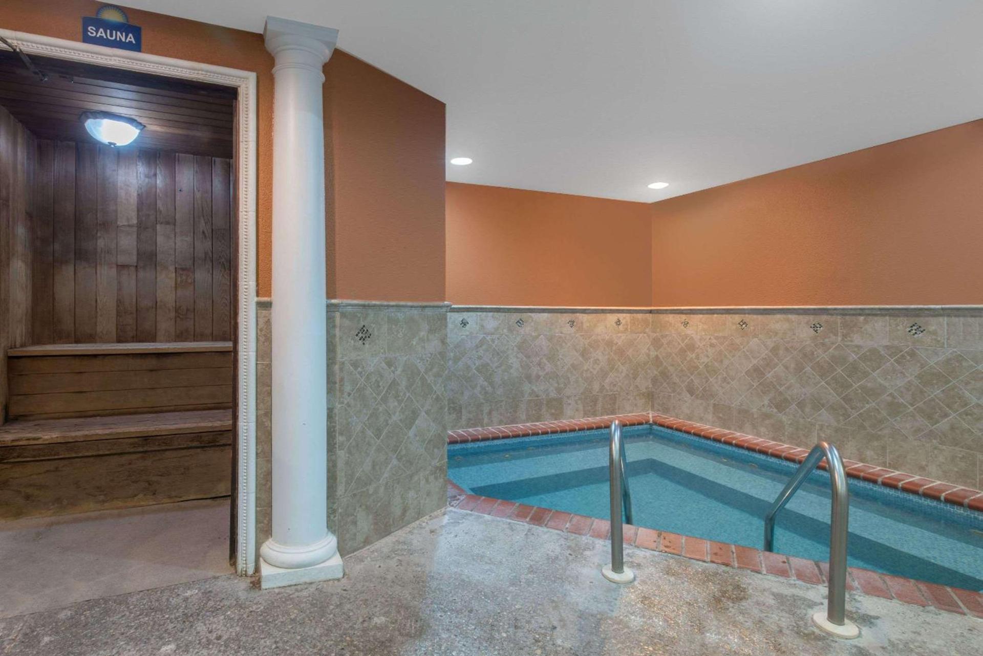 Days Inn by Wyndham Minot photo 3