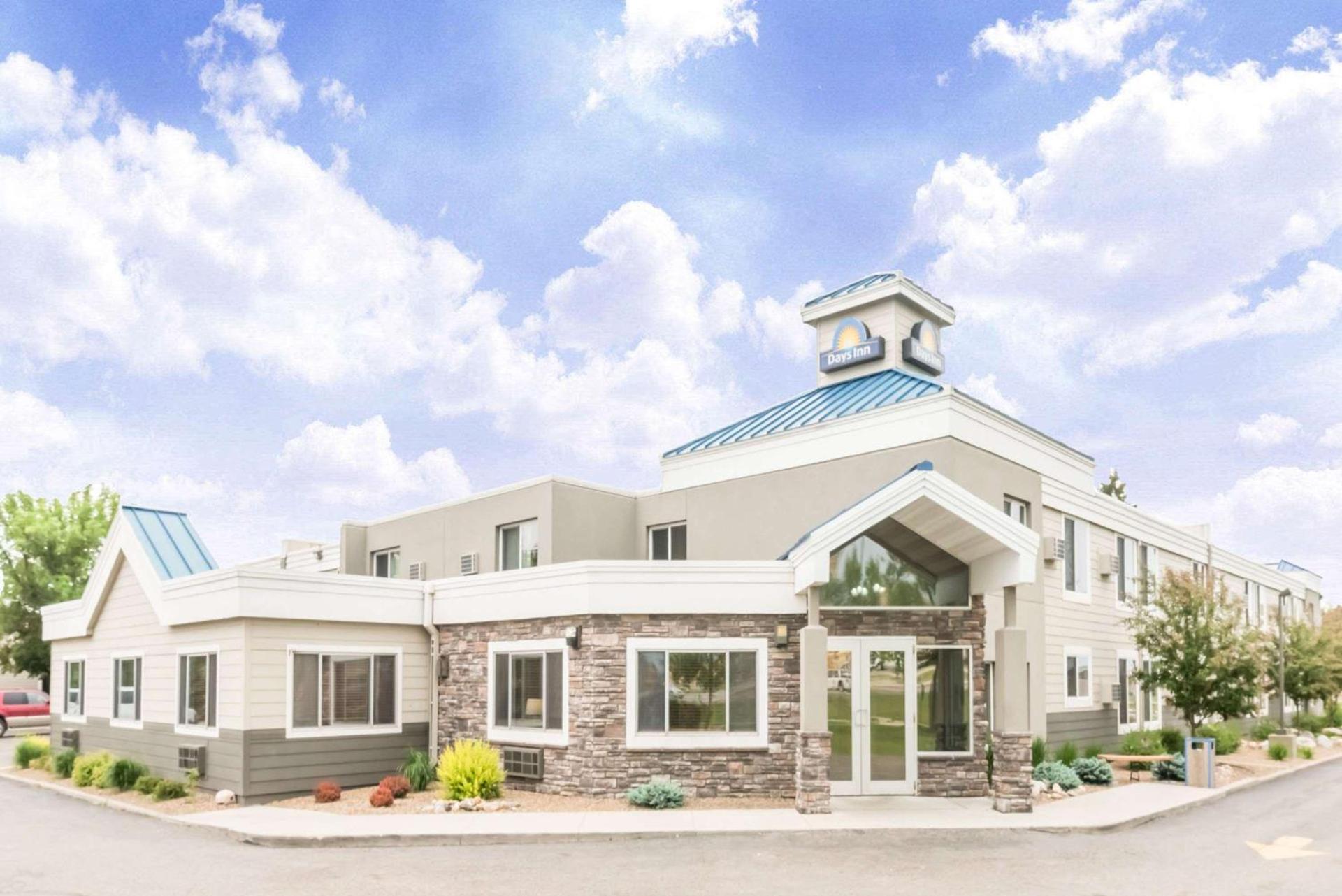 Days Inn by Wyndham Bismarck photo 2