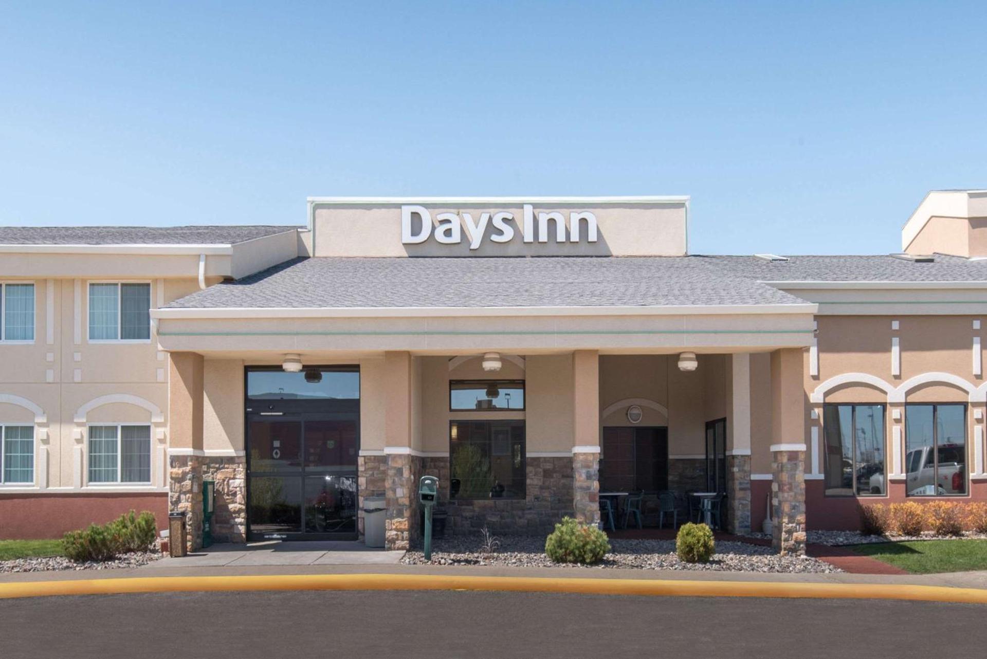Days Inn by Wyndham Minot photo 1