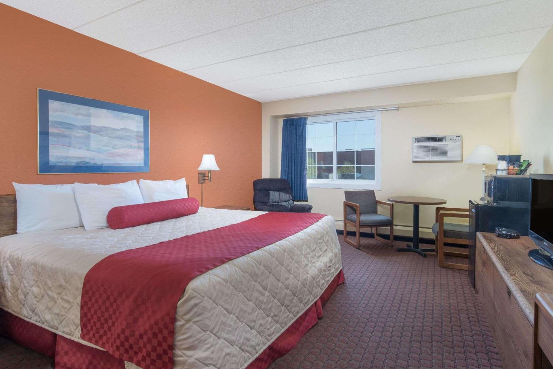Days Inn by Wyndham Minot photo 9