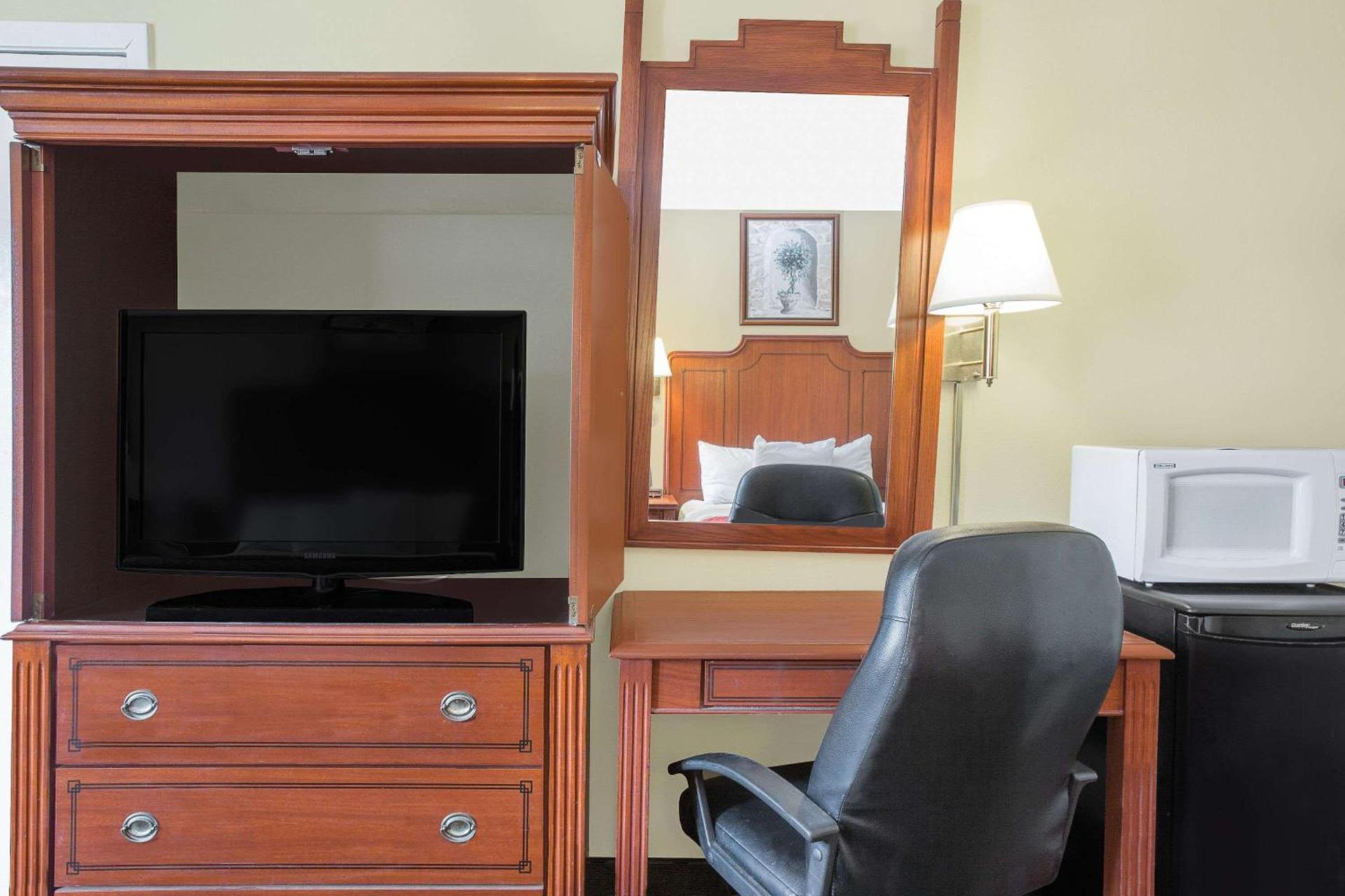 Meridian Inn photo 10
