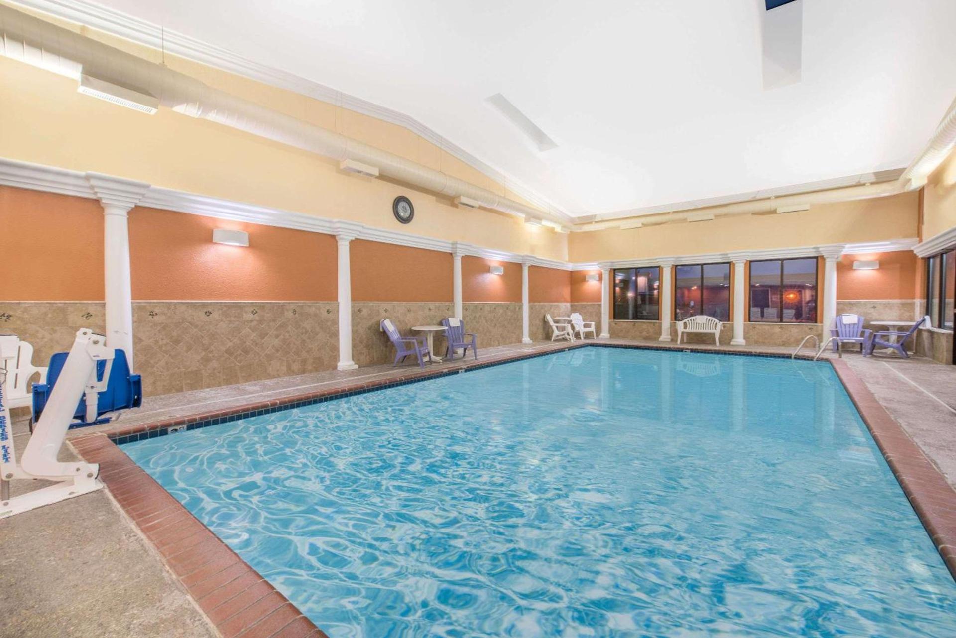 Days Inn by Wyndham Minot photo 4