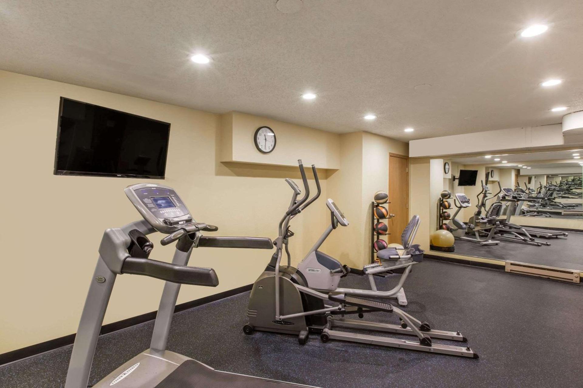 Days Inn by Wyndham Pierre photo 5
