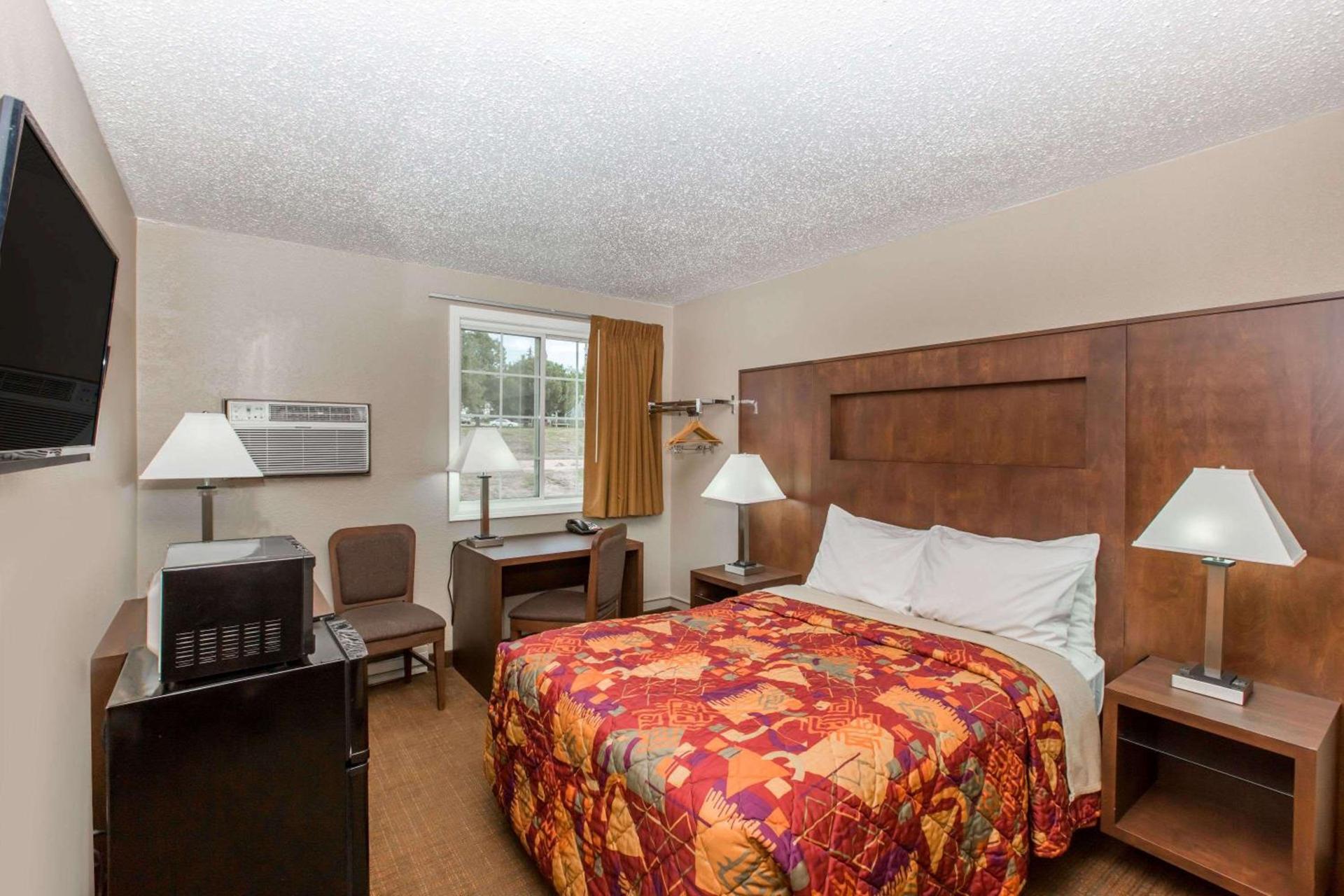 Days Inn by Wyndham Pierre photo 9