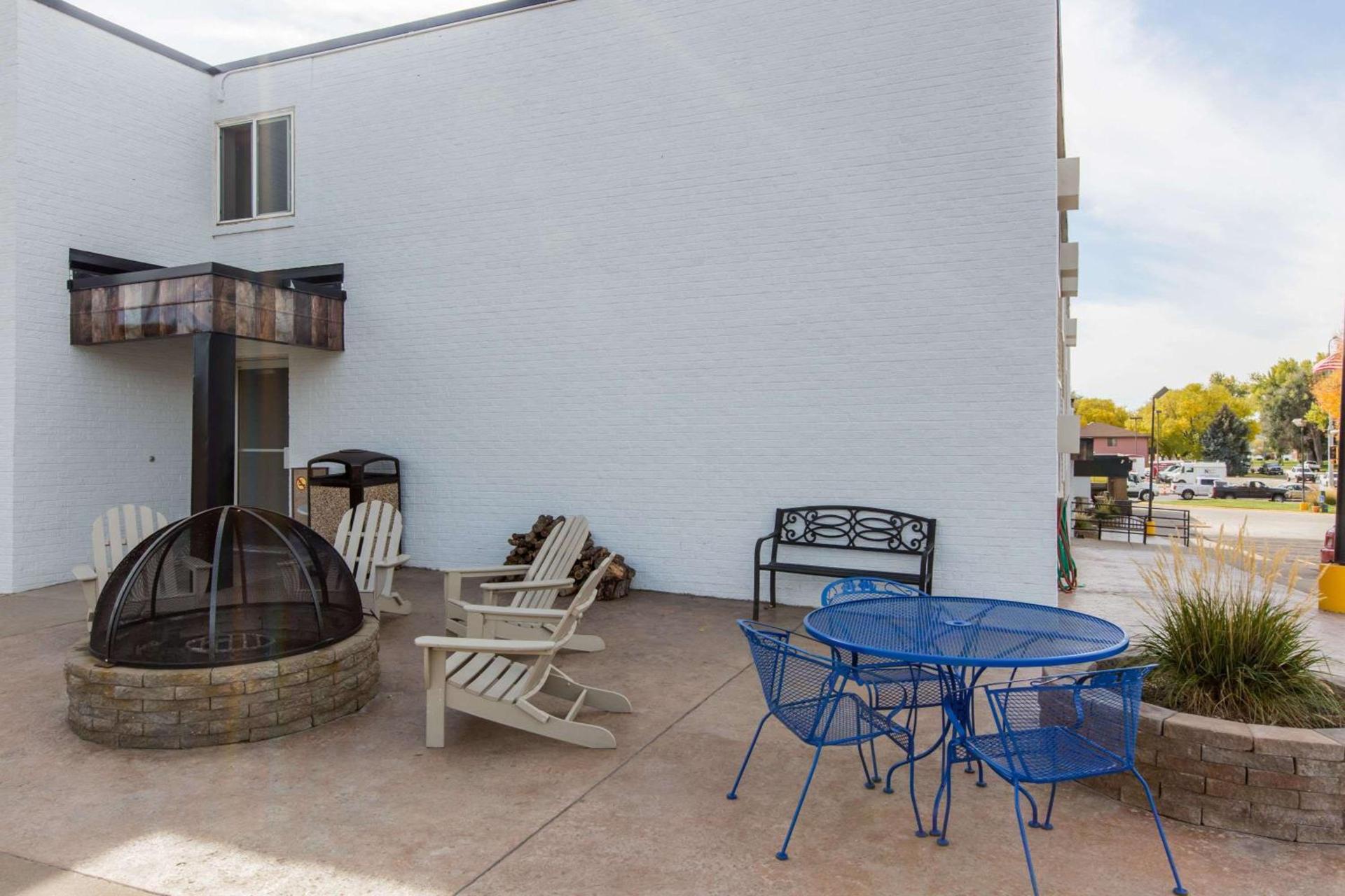 Days Inn by Wyndham Pierre photo 18
