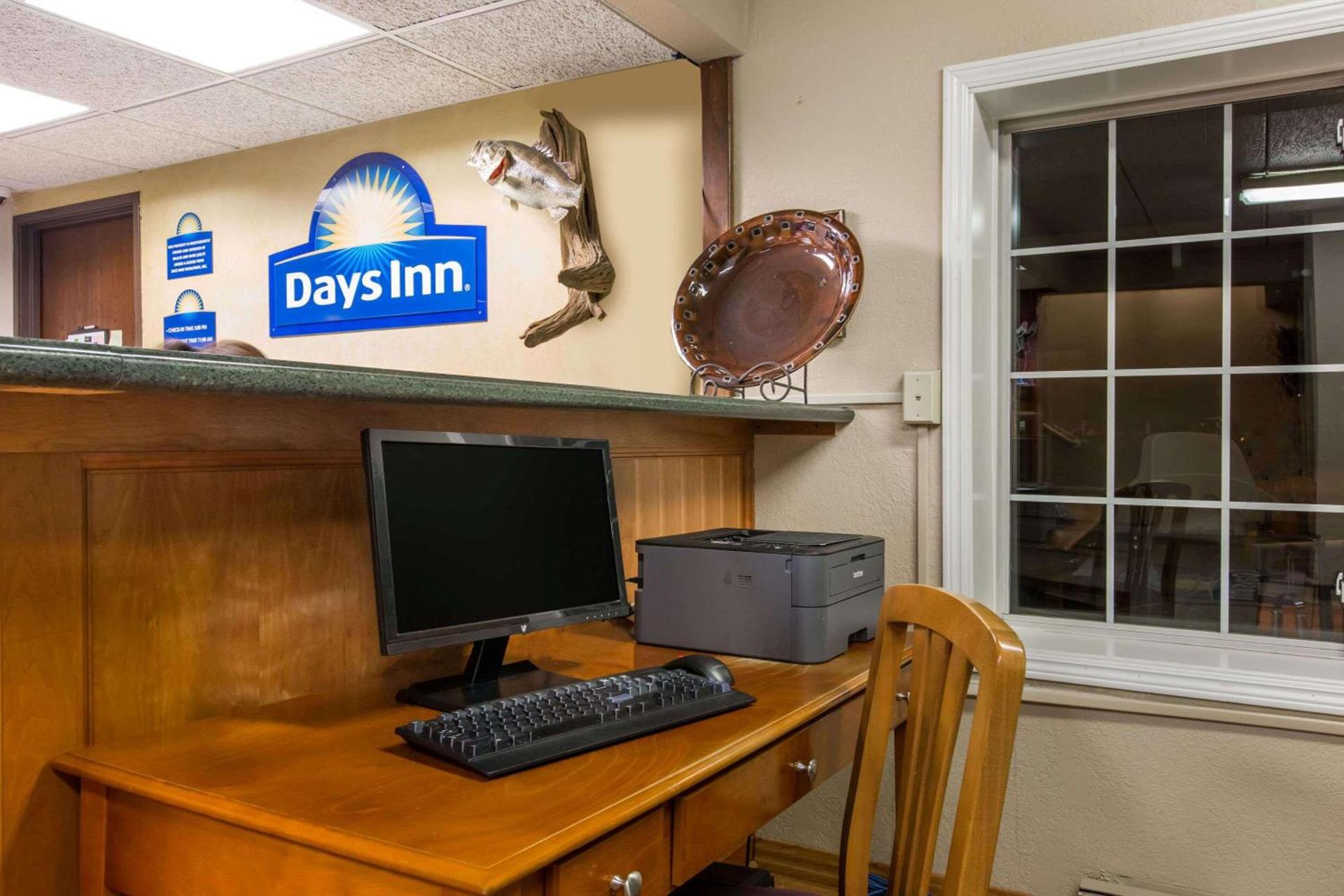 Days Inn by Wyndham Pierre photo 21