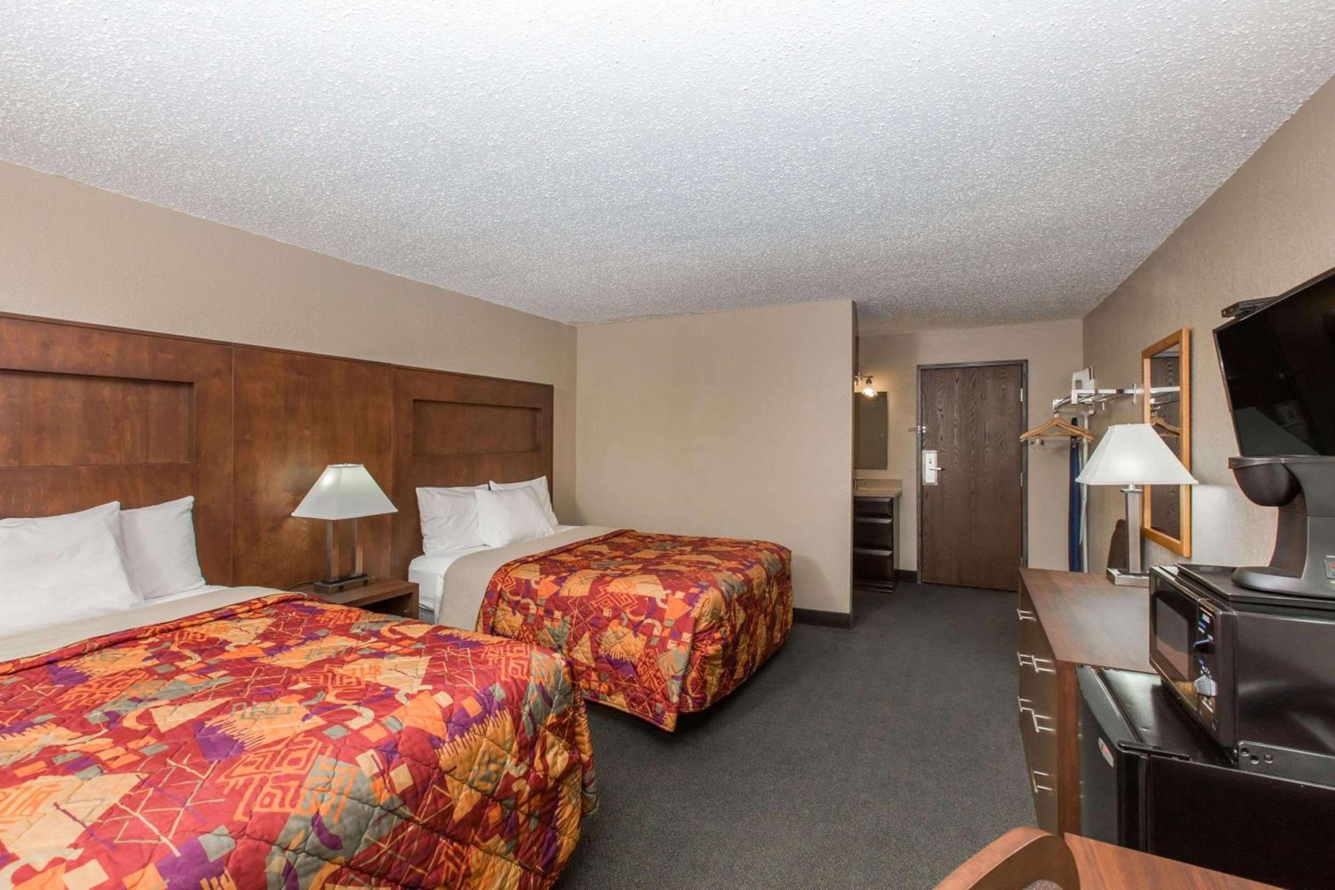 Days Inn by Wyndham Pierre photo 13
