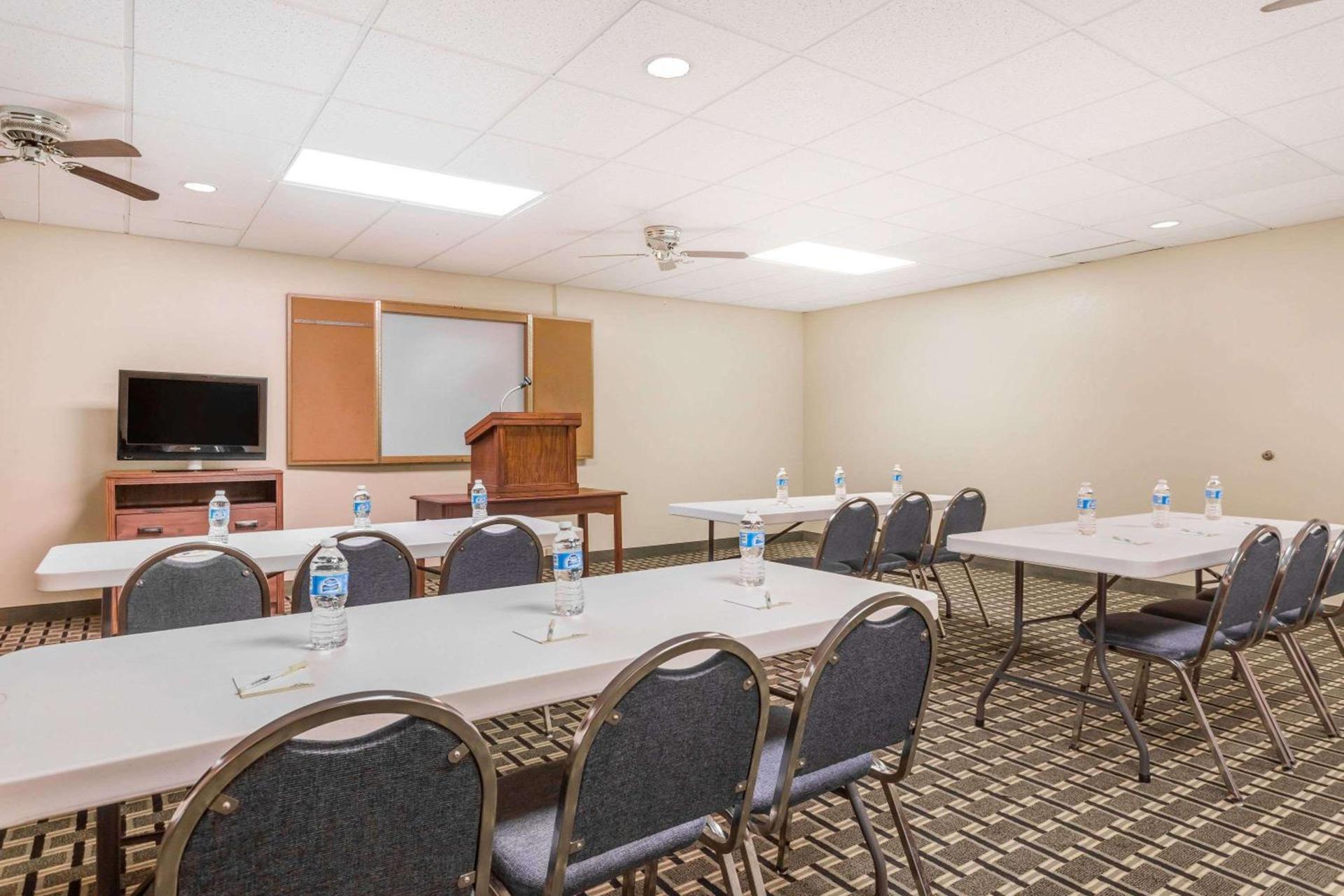 Days Inn by Wyndham Trenton photo 14