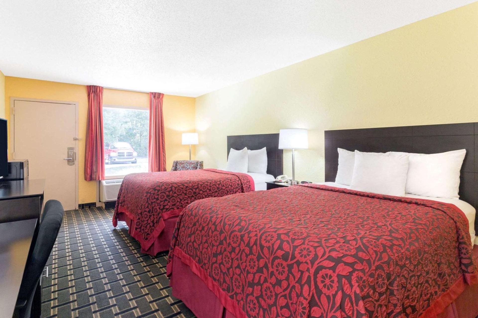 Days Inn by Wyndham Savannah Airport photo 13