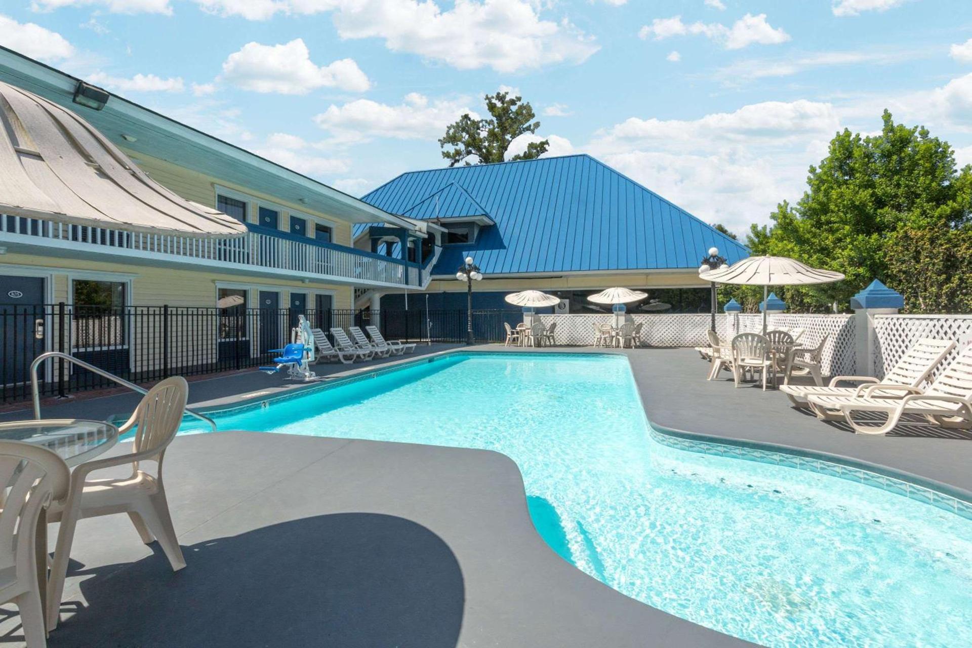 Days Inn by Wyndham Savannah Airport photo 2