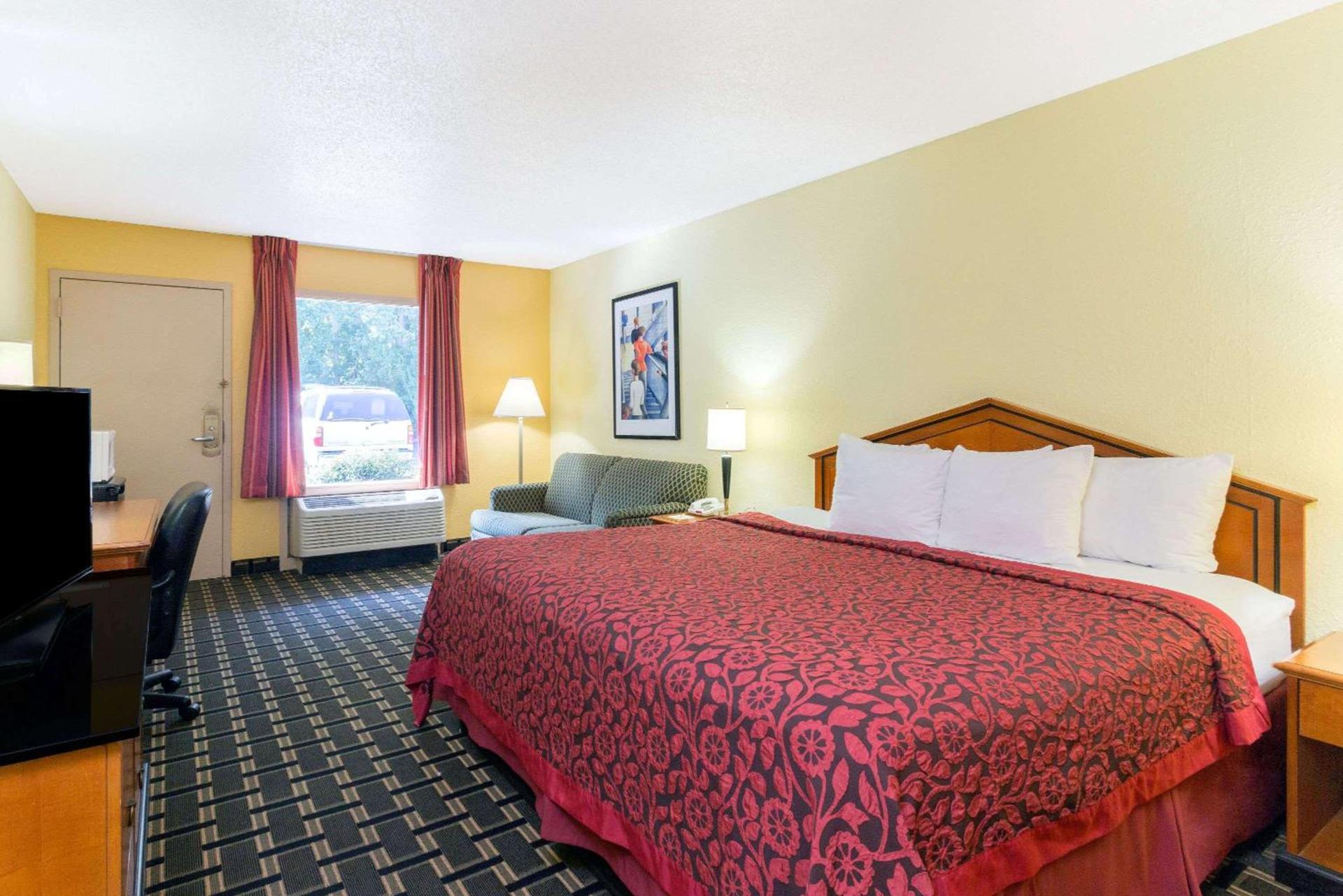 Days Inn by Wyndham Savannah Airport photo 9