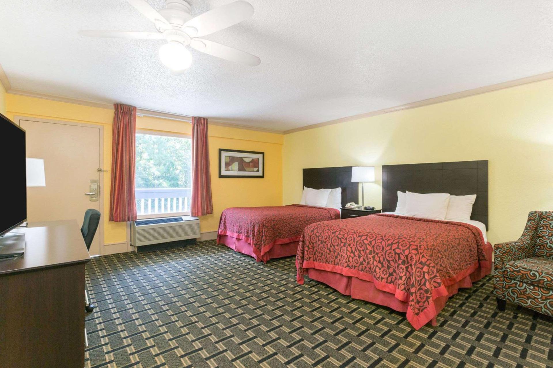 Days Inn by Wyndham Savannah Airport photo 5