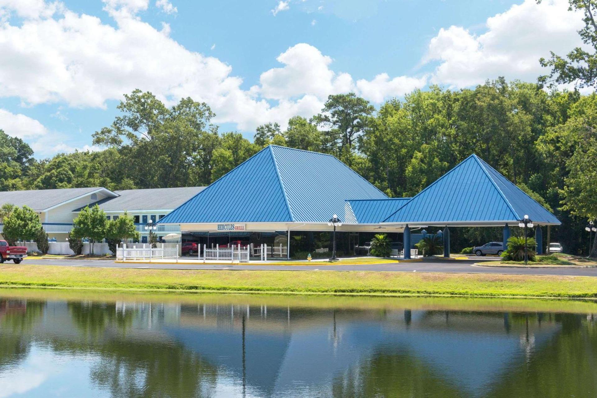 Days Inn by Wyndham Savannah Airport photo 1