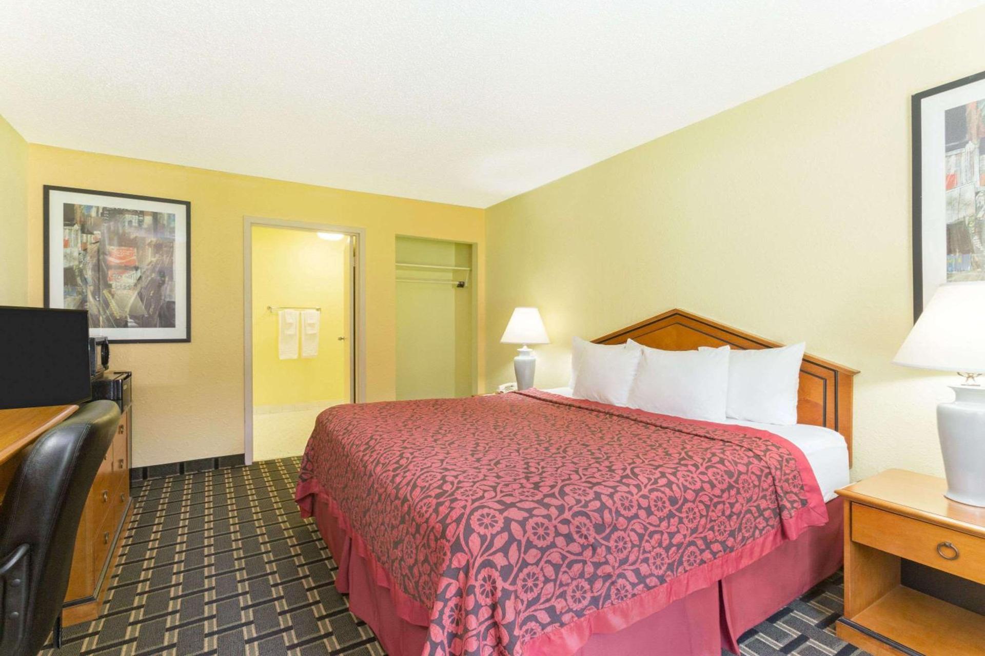 Days Inn by Wyndham Savannah Airport photo 12