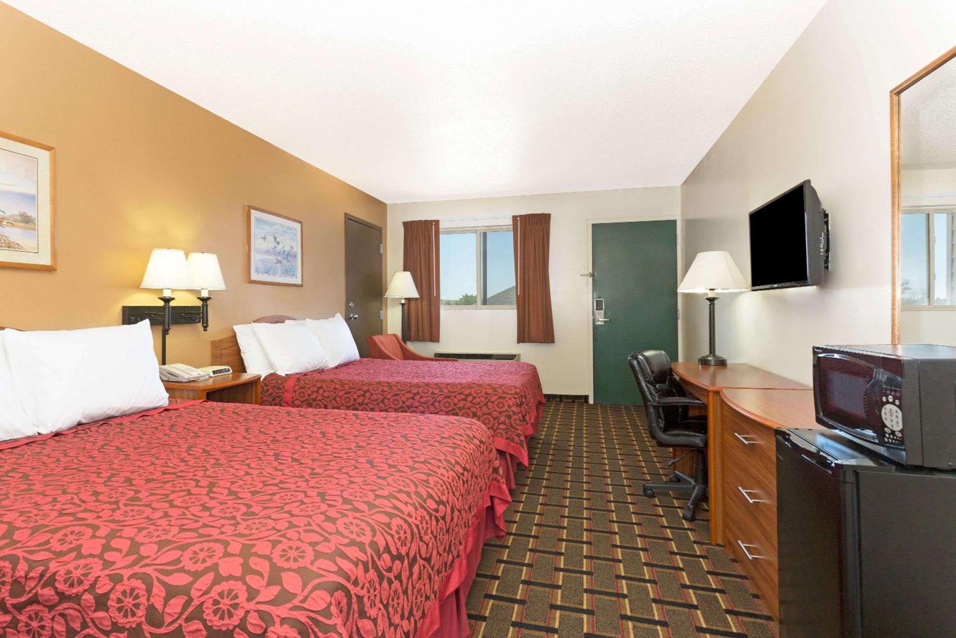 Days Inn by Wyndham Paxton photo 12
