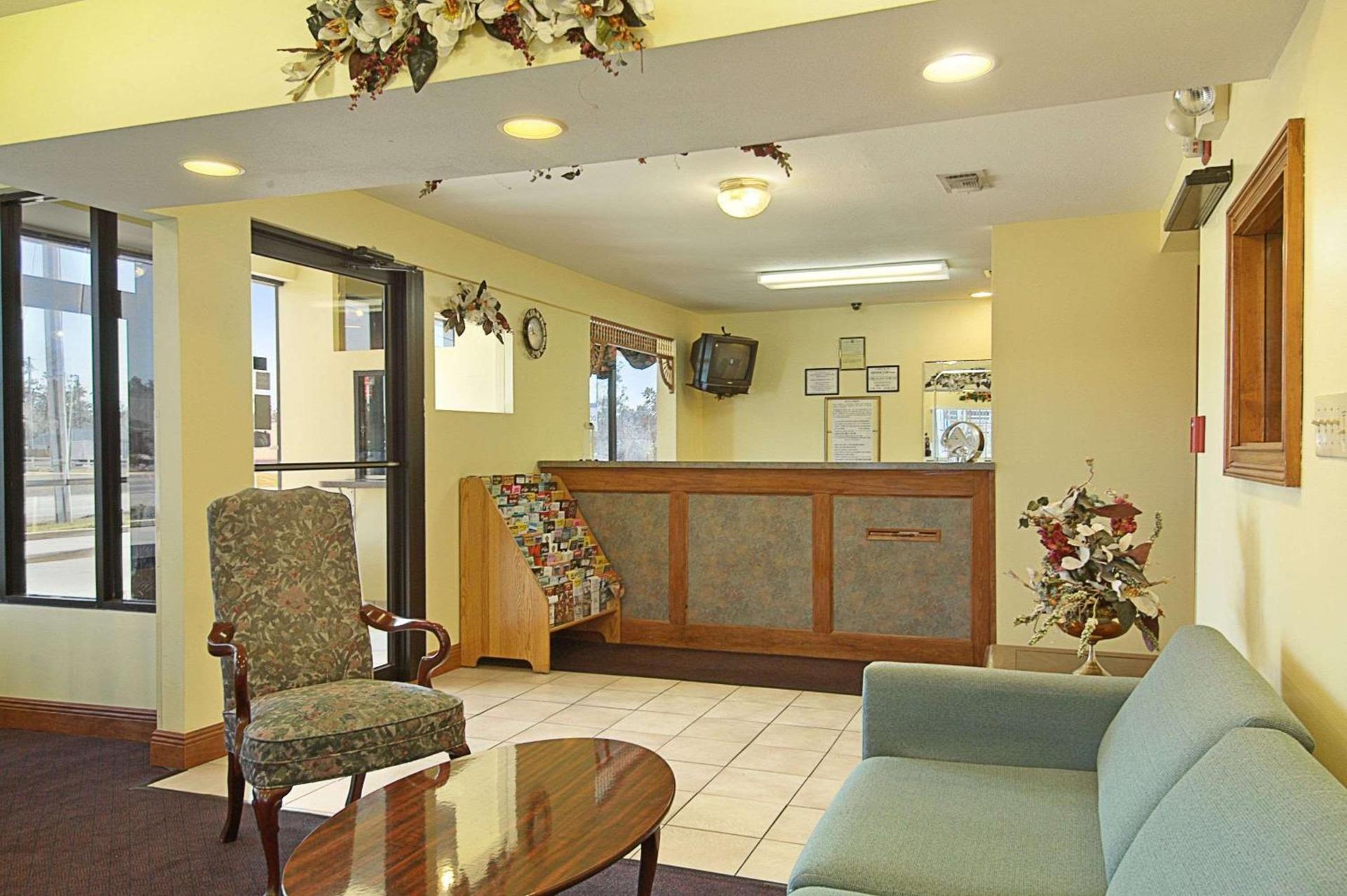Days Inn by Wyndham Ocean Springs photo 2