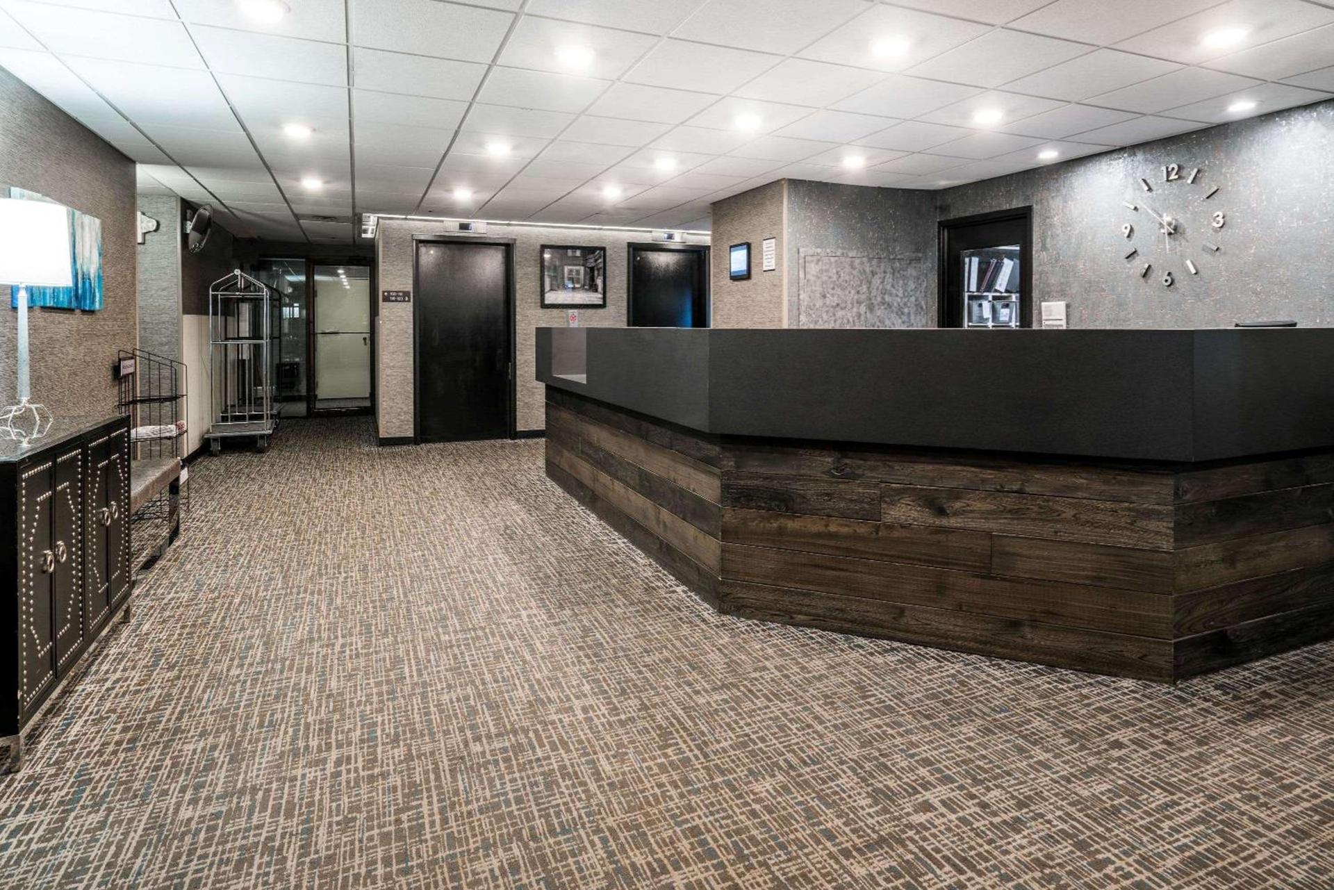 Days Hotel by Wyndham University Ave SE photo 17