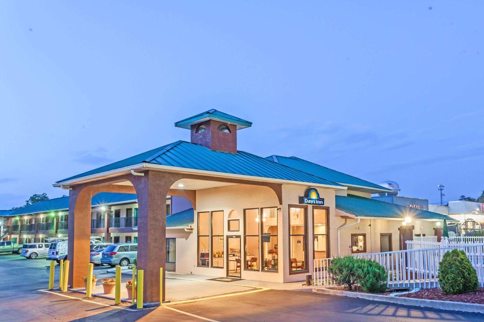 Days Inn by Wyndham Jackson photo 2
