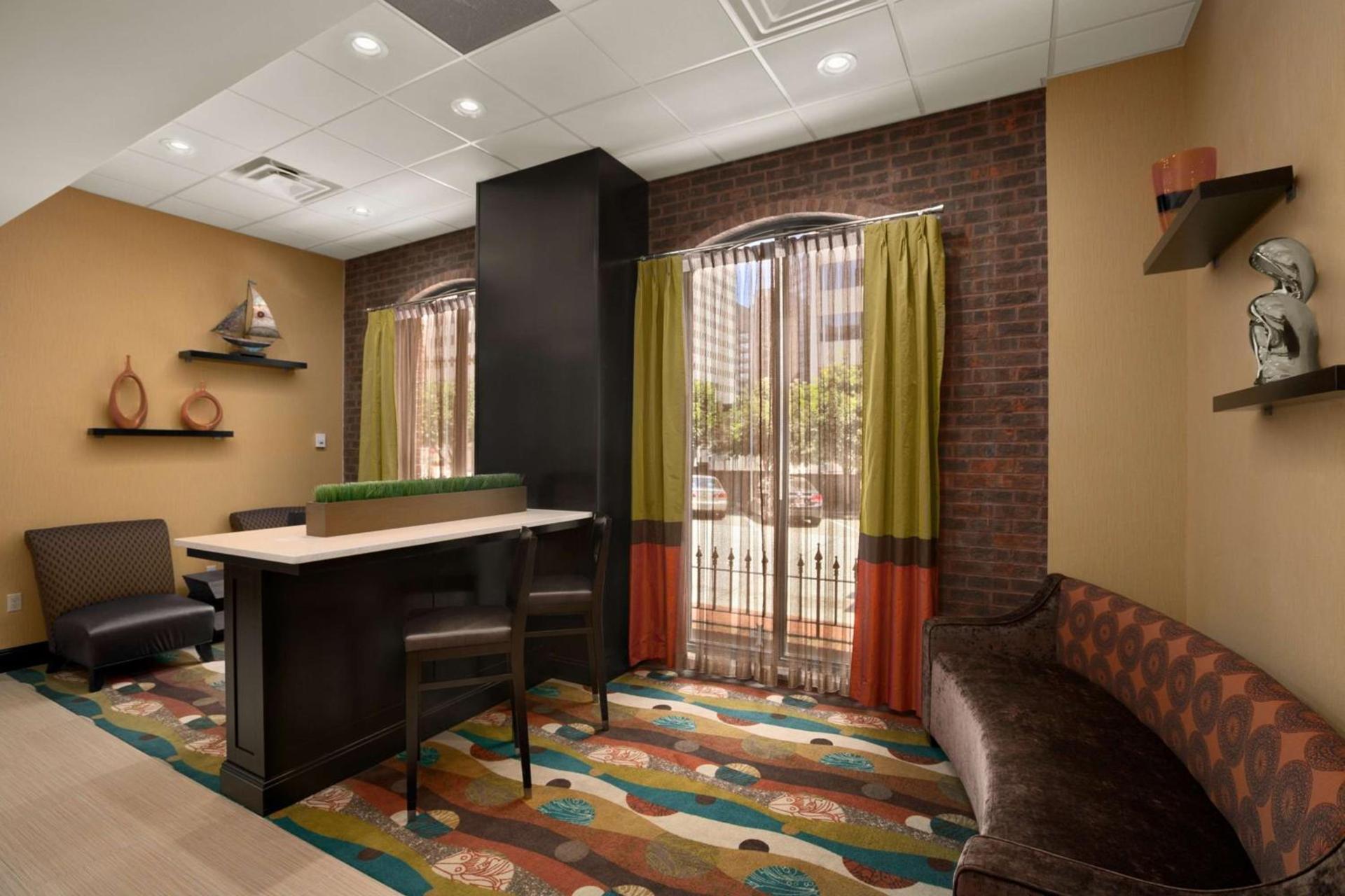 Days Inn by Wyndham Baltimore Inner Harbor photo 4