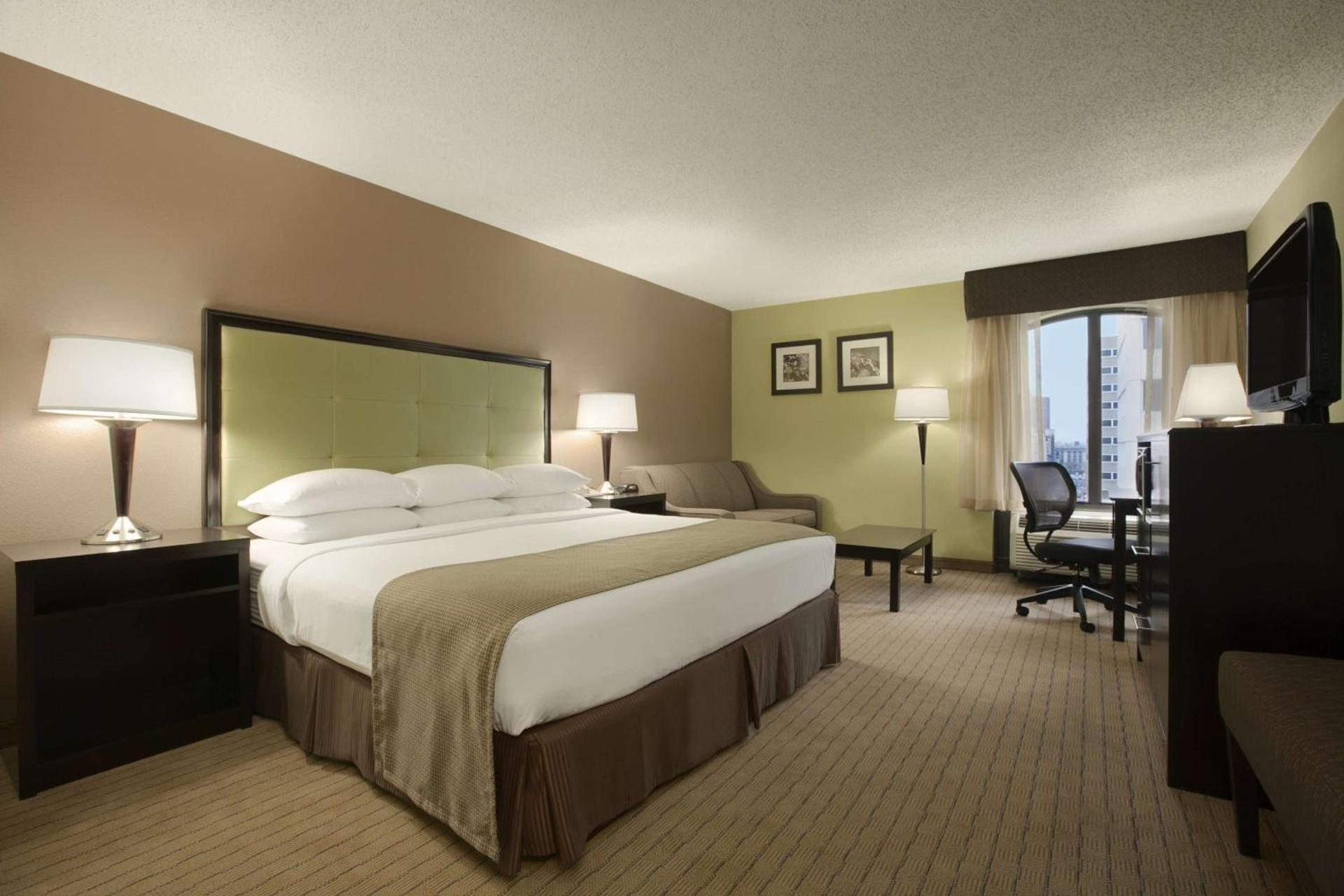 Days Inn by Wyndham Baltimore Inner Harbor photo 17