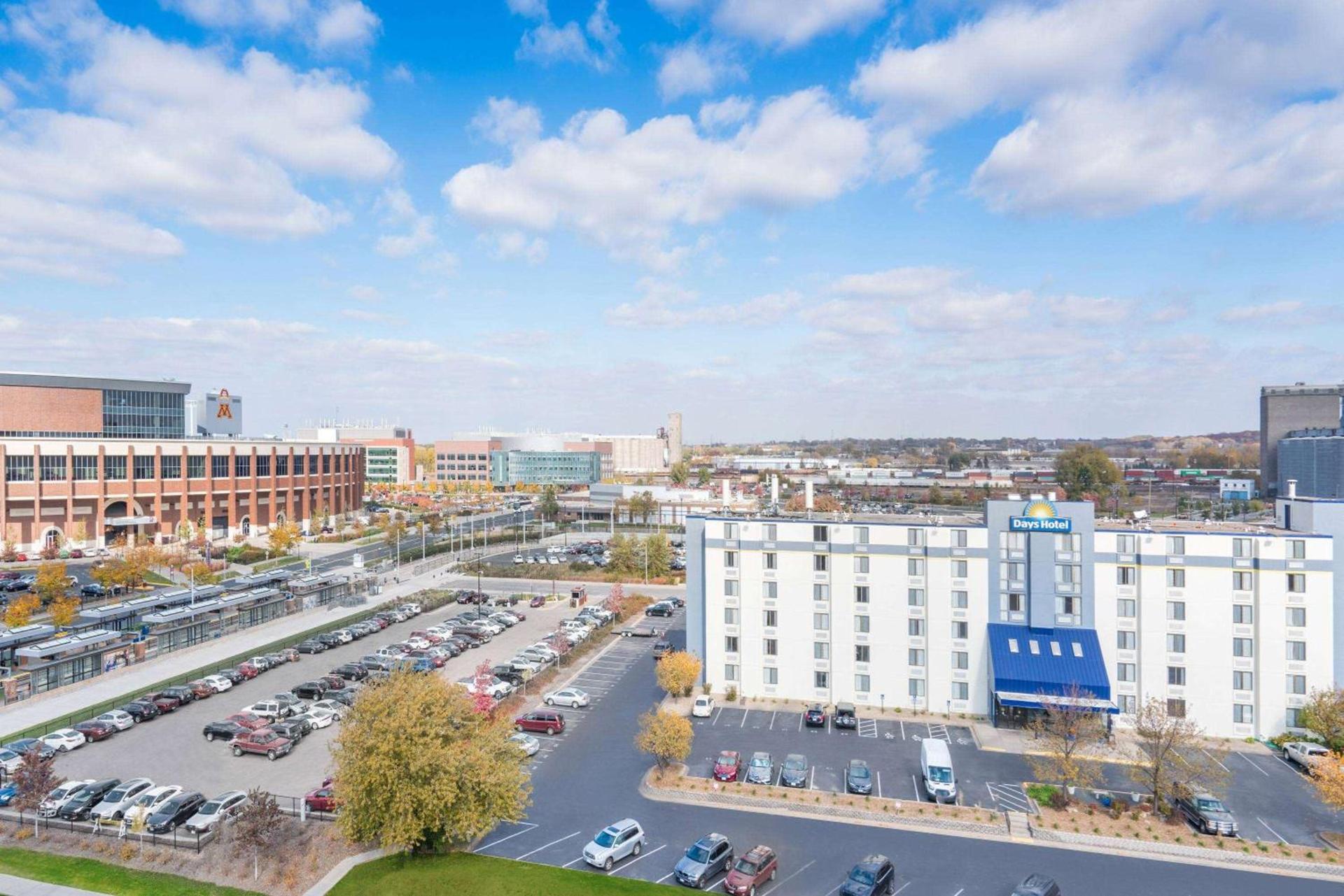 Days Hotel by Wyndham University Ave SE photo 13