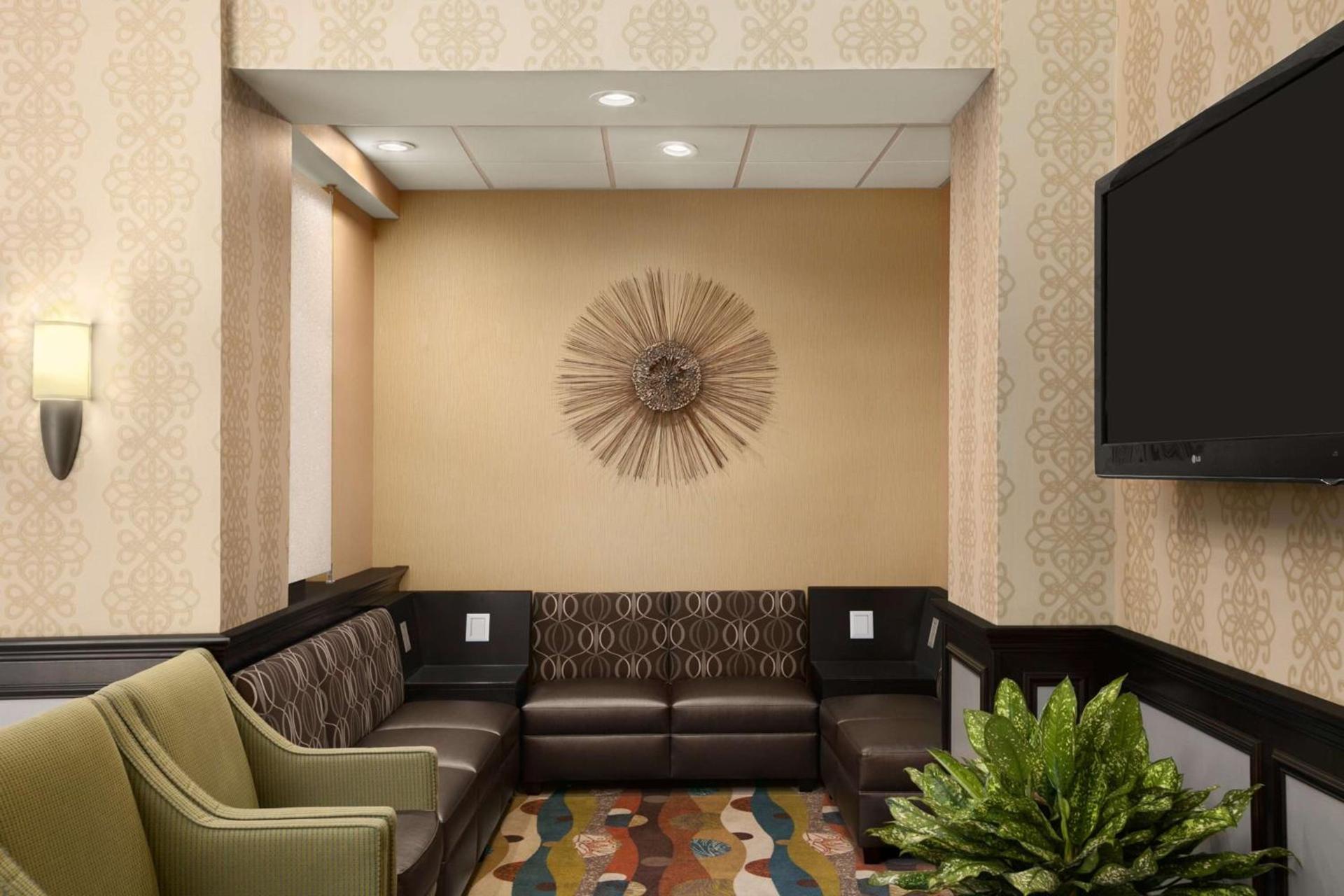 Days Inn by Wyndham Baltimore Inner Harbor photo 5