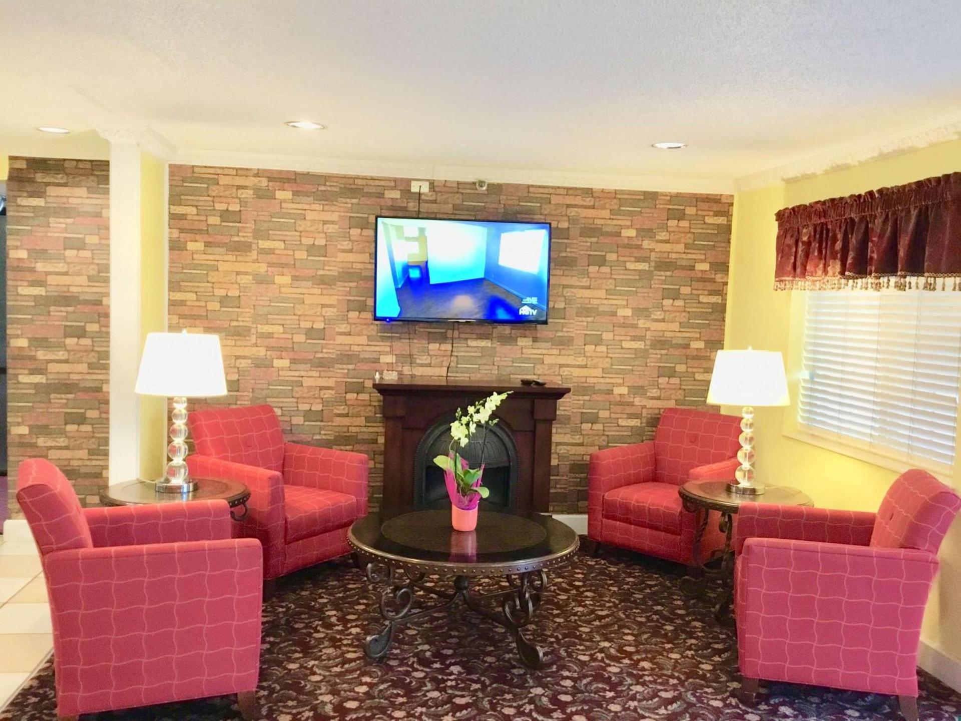 Days Inn by Wyndham Lake Village photo 5