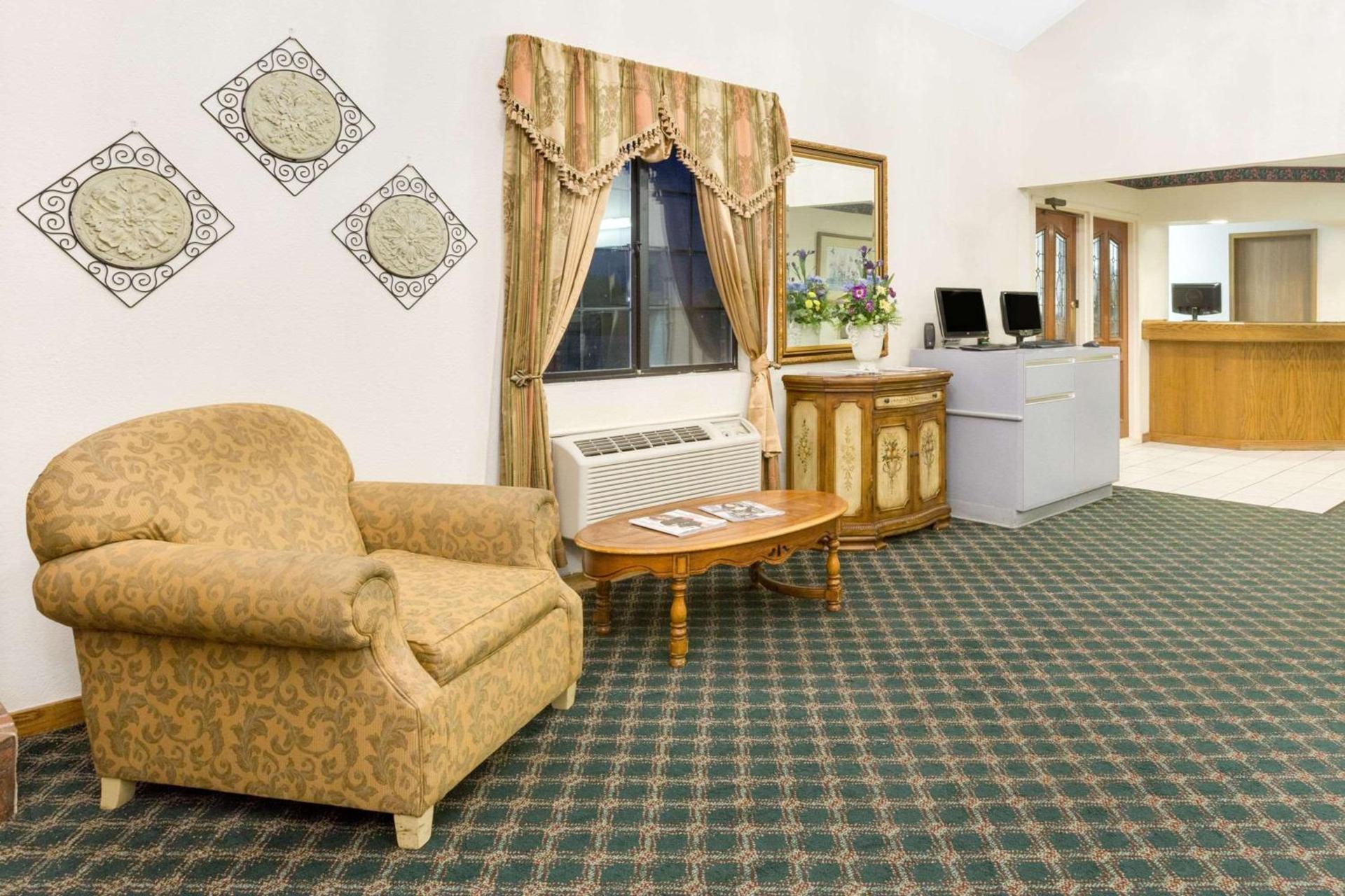 Days Inn by Wyndham Concordia photo 2