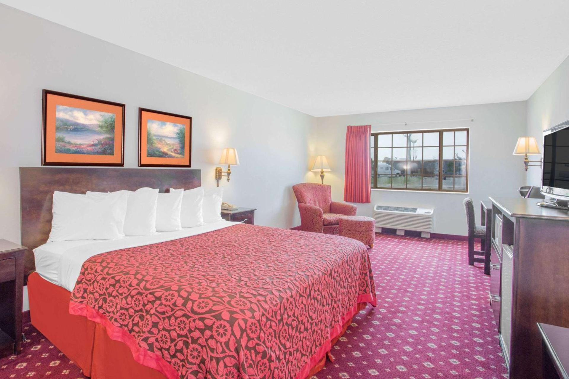 Days Inn by Wyndham Lake Village photo 10