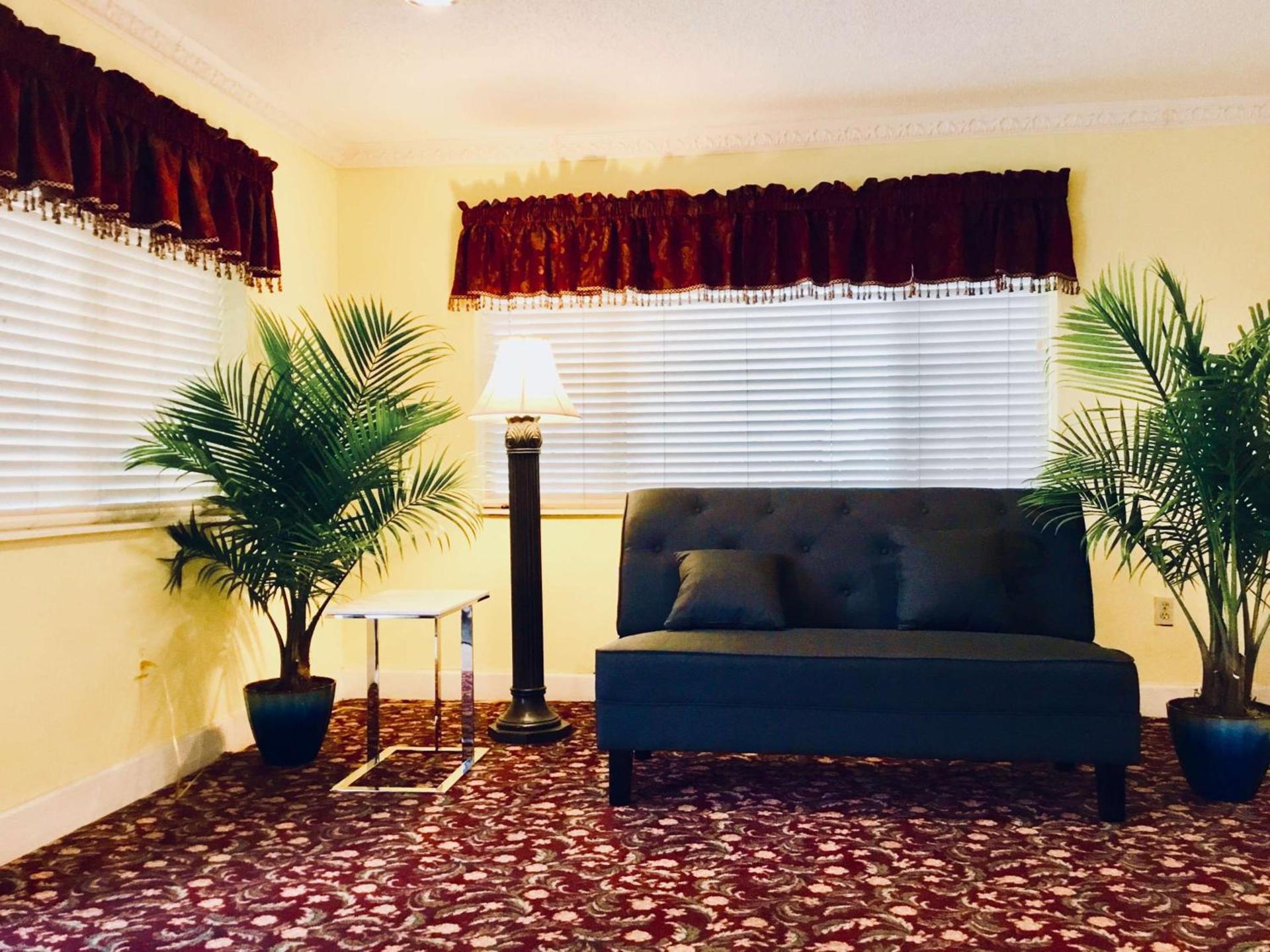 Days Inn by Wyndham Lake Village photo 4