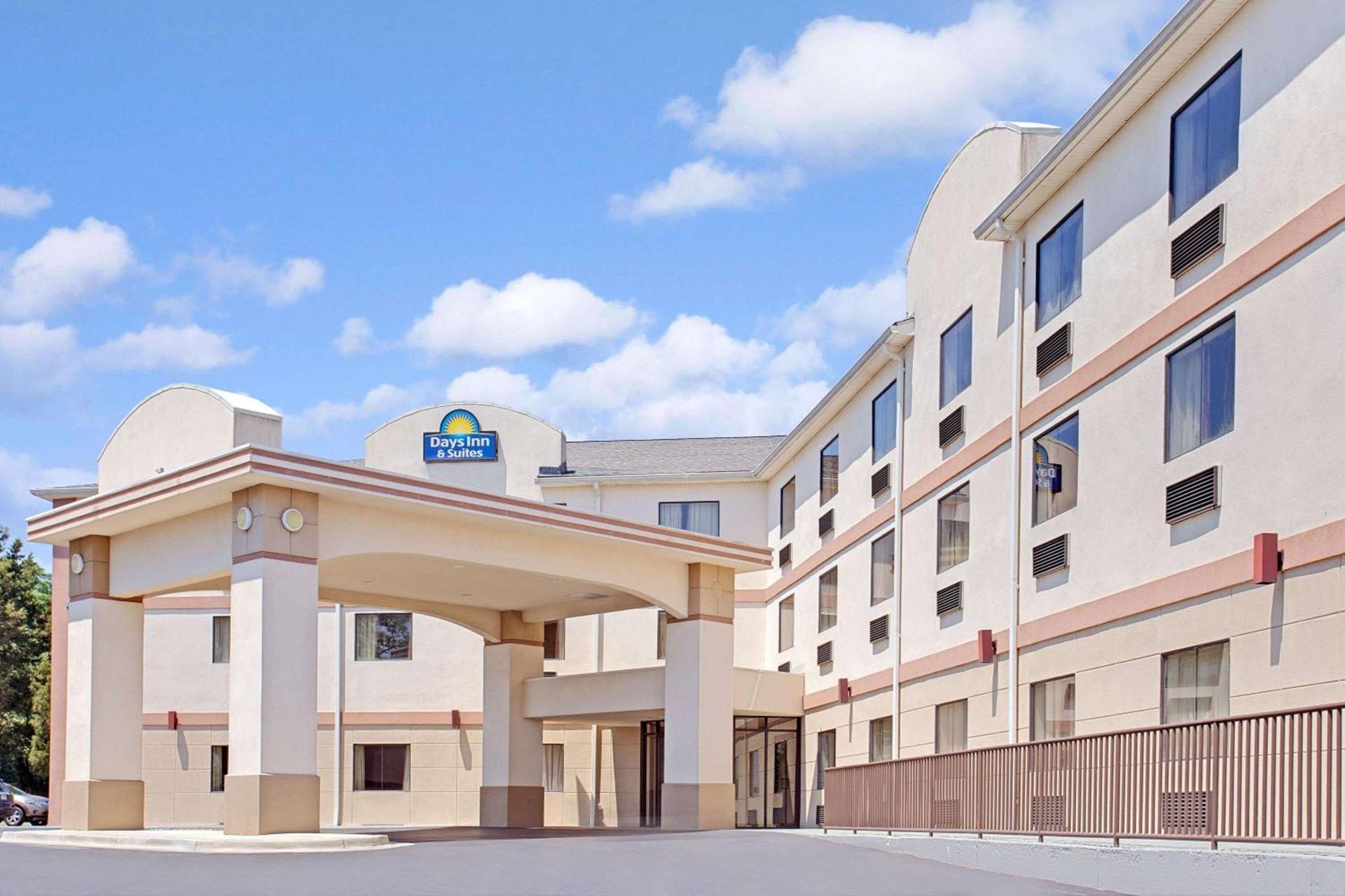 Days Inn & Suites by Wyndham Laurel Near Fort Meade — hotel in Laurel