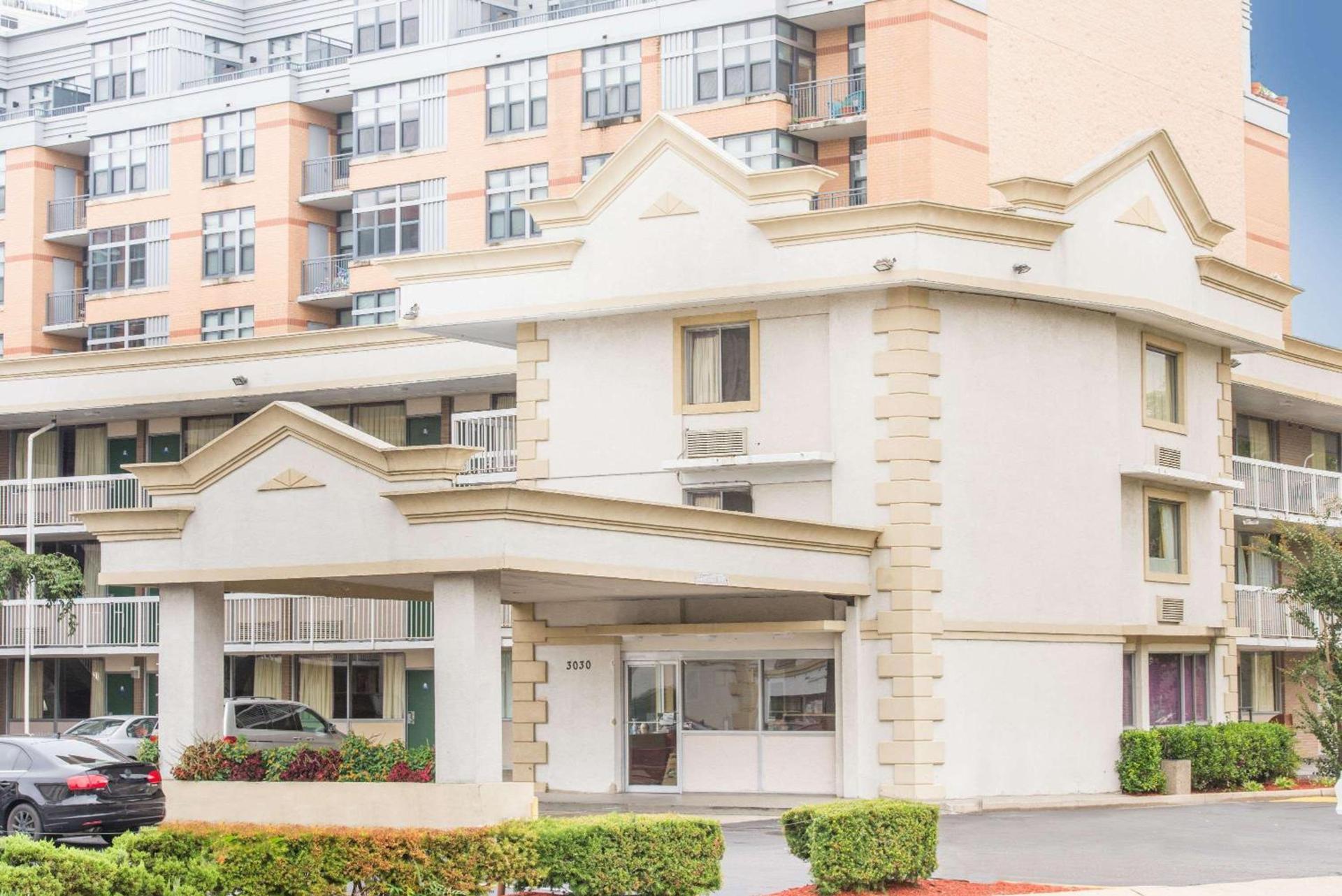 Days Inn by Wyndham Arlington Pentagon — hotel in Arlington