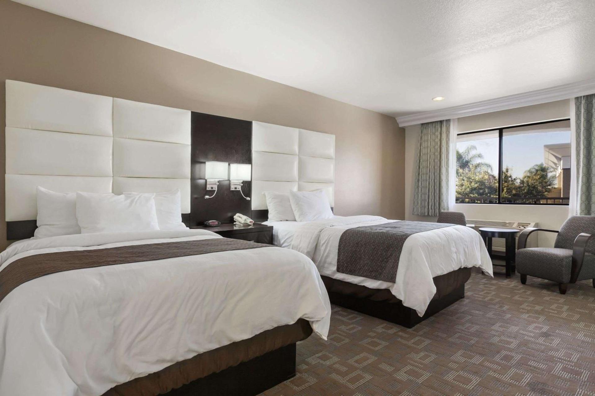 Days Inn by Wyndham Downey photo 5