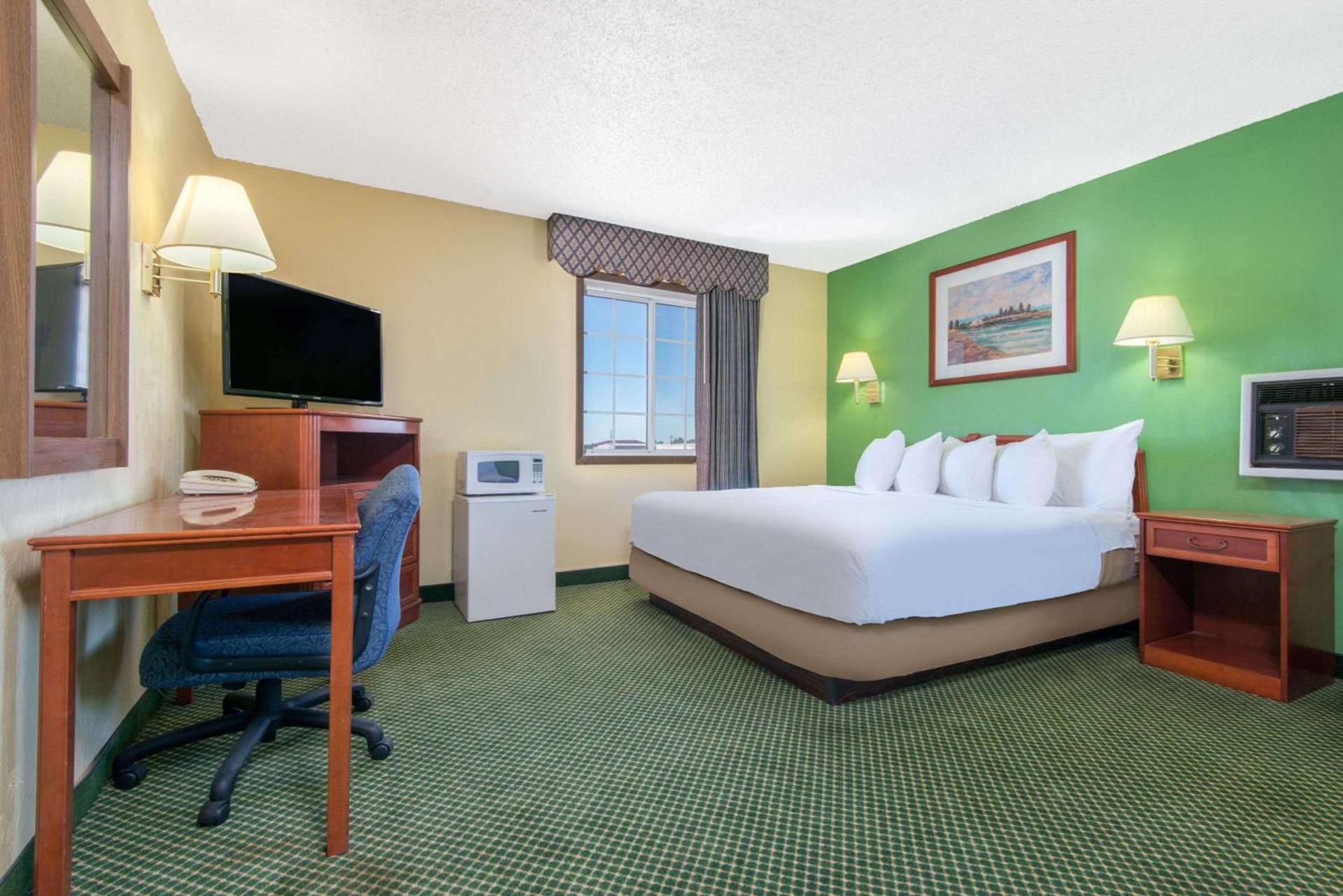 Days Inn by Wyndham Great Bend photo 20