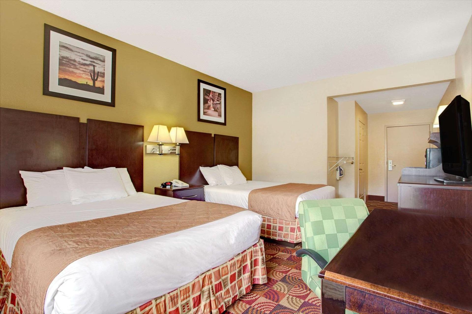 Days Inn & Suites by Wyndham Ridgeland photo 7