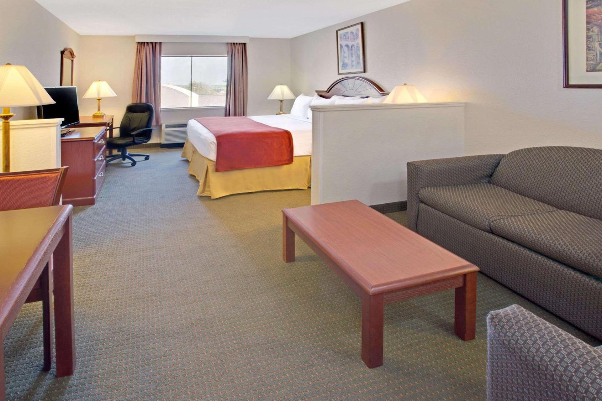 Days Inn & Suites by Wyndham Laurel Near Fort Meade photo 7