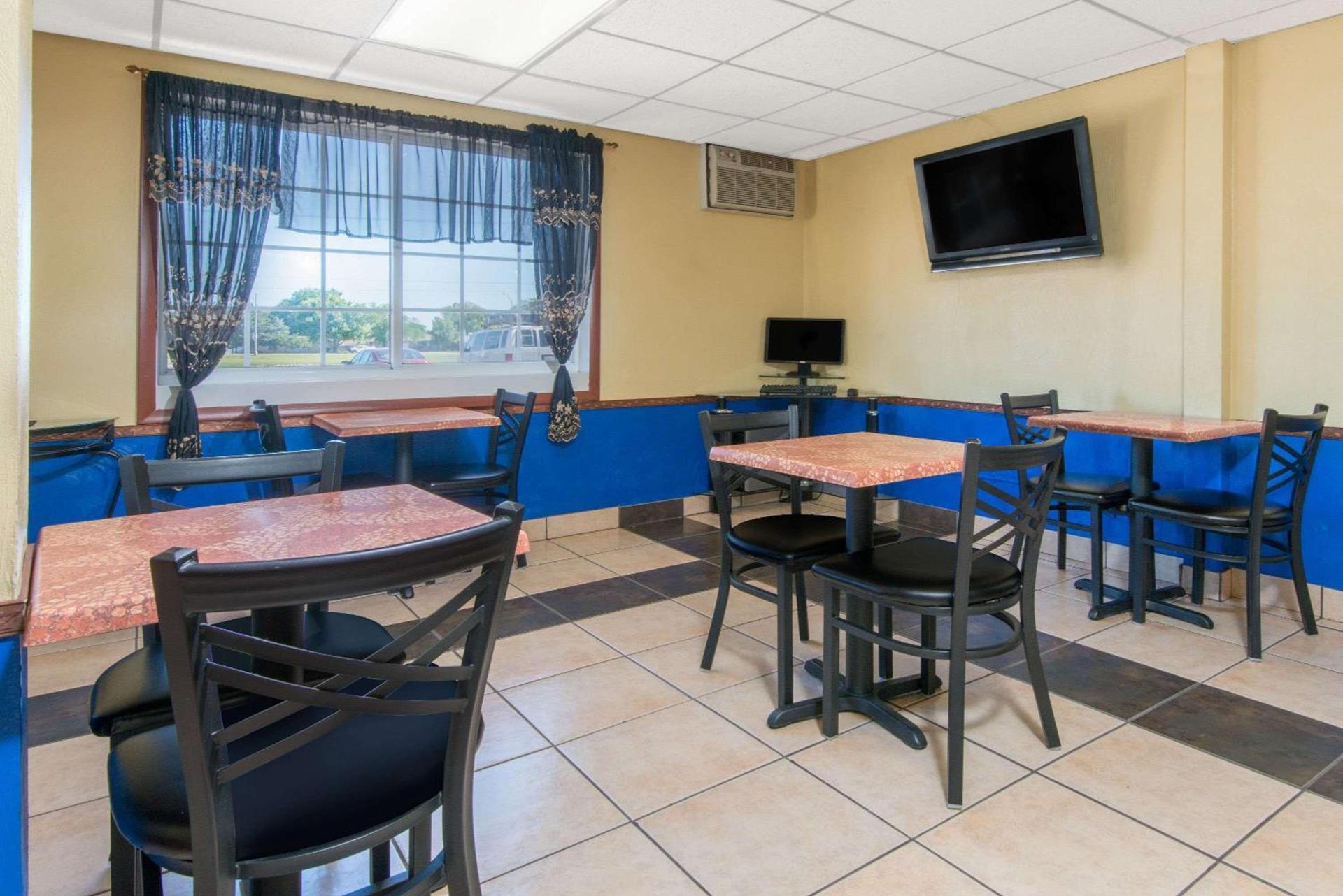 Days Inn by Wyndham Great Bend photo 23