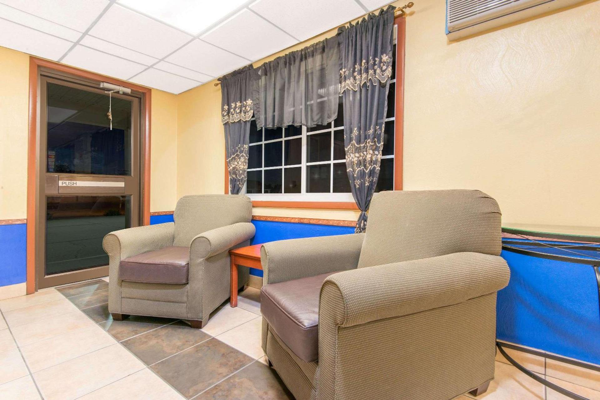 Days Inn by Wyndham Great Bend photo 11