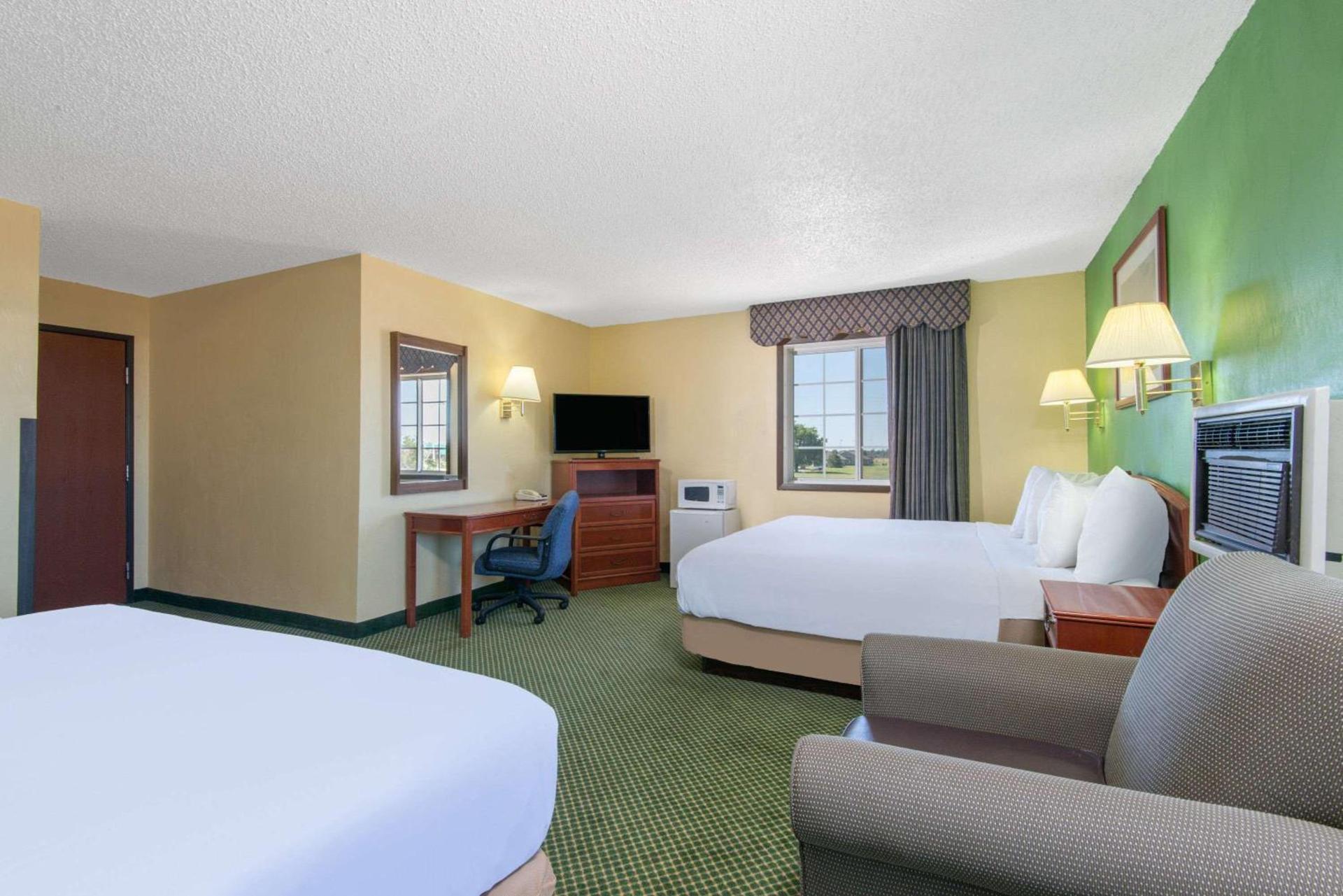 Days Inn by Wyndham Great Bend photo 19