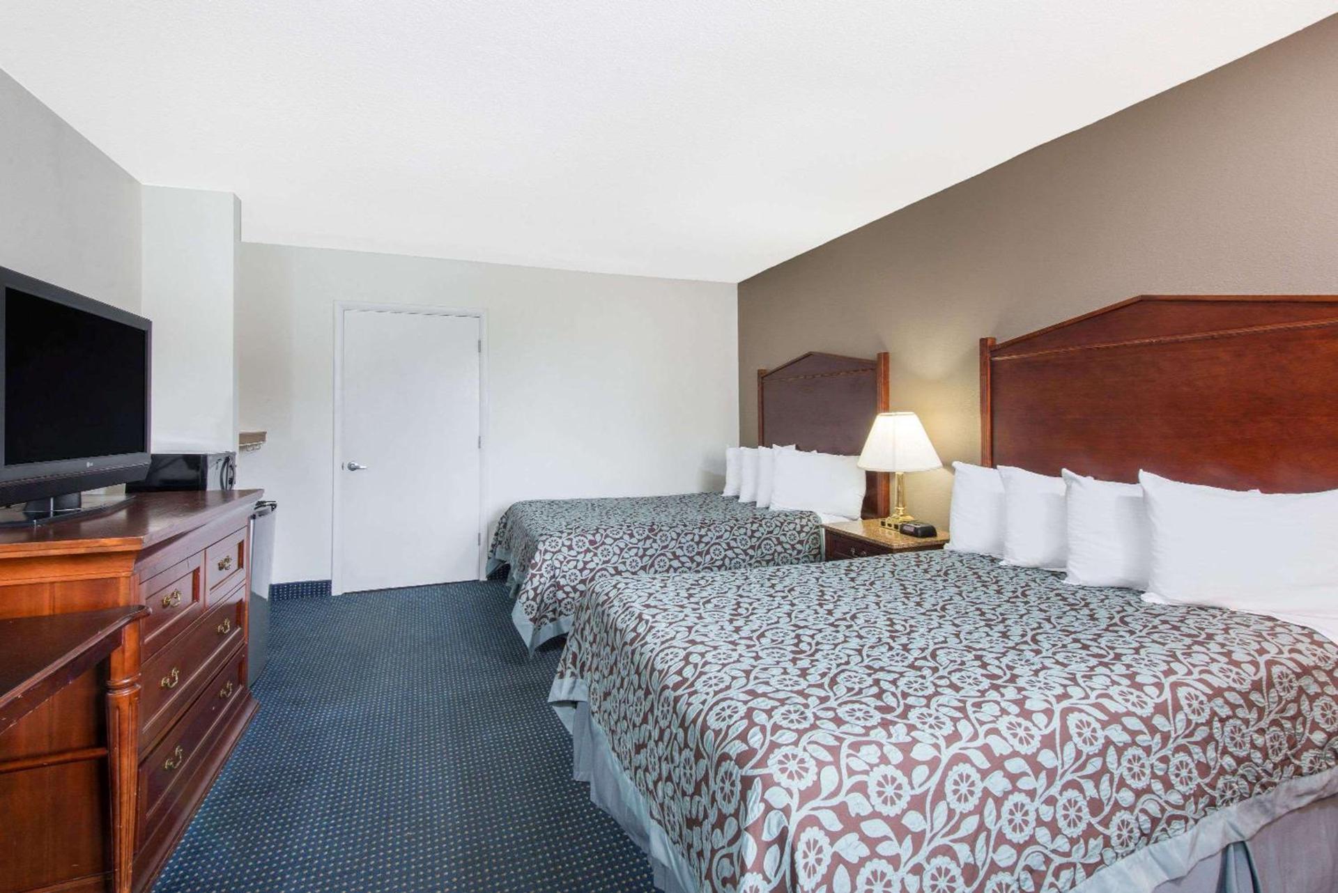 Days Inn by Wyndham Arlington Pentagon photo 6