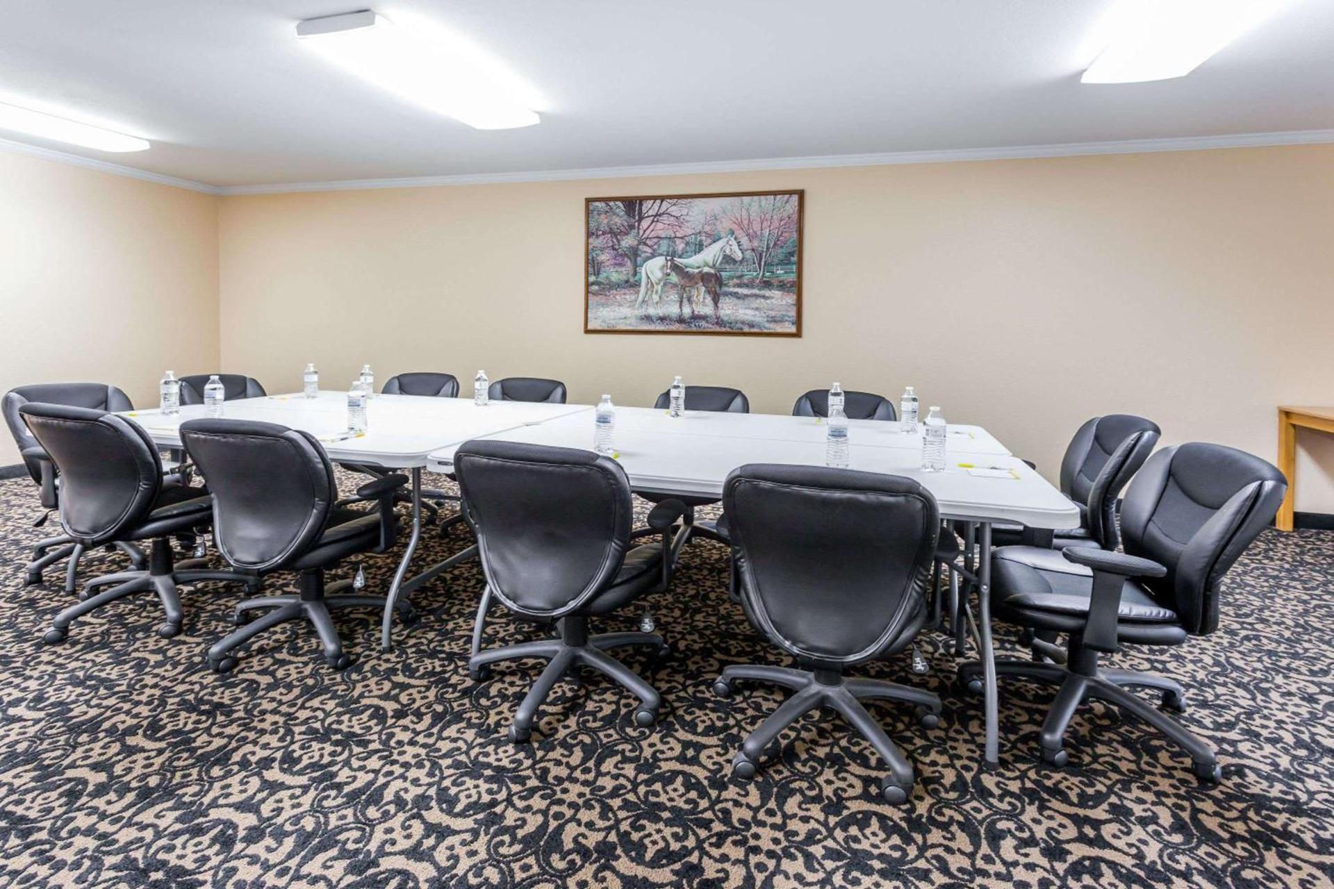 Days Inn by Wyndham Imlay City photo 31