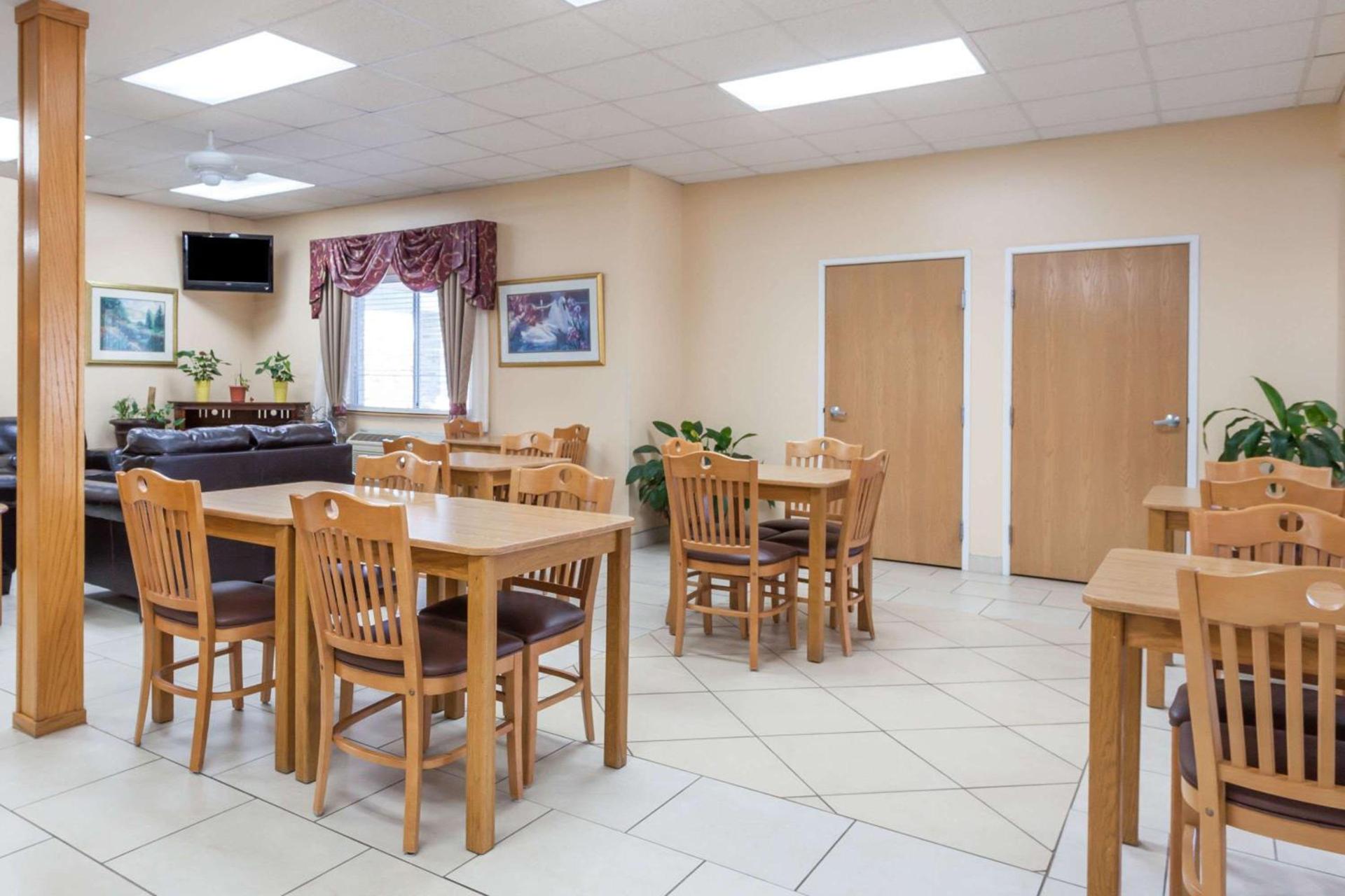 Days Inn by Wyndham Imlay City photo 6
