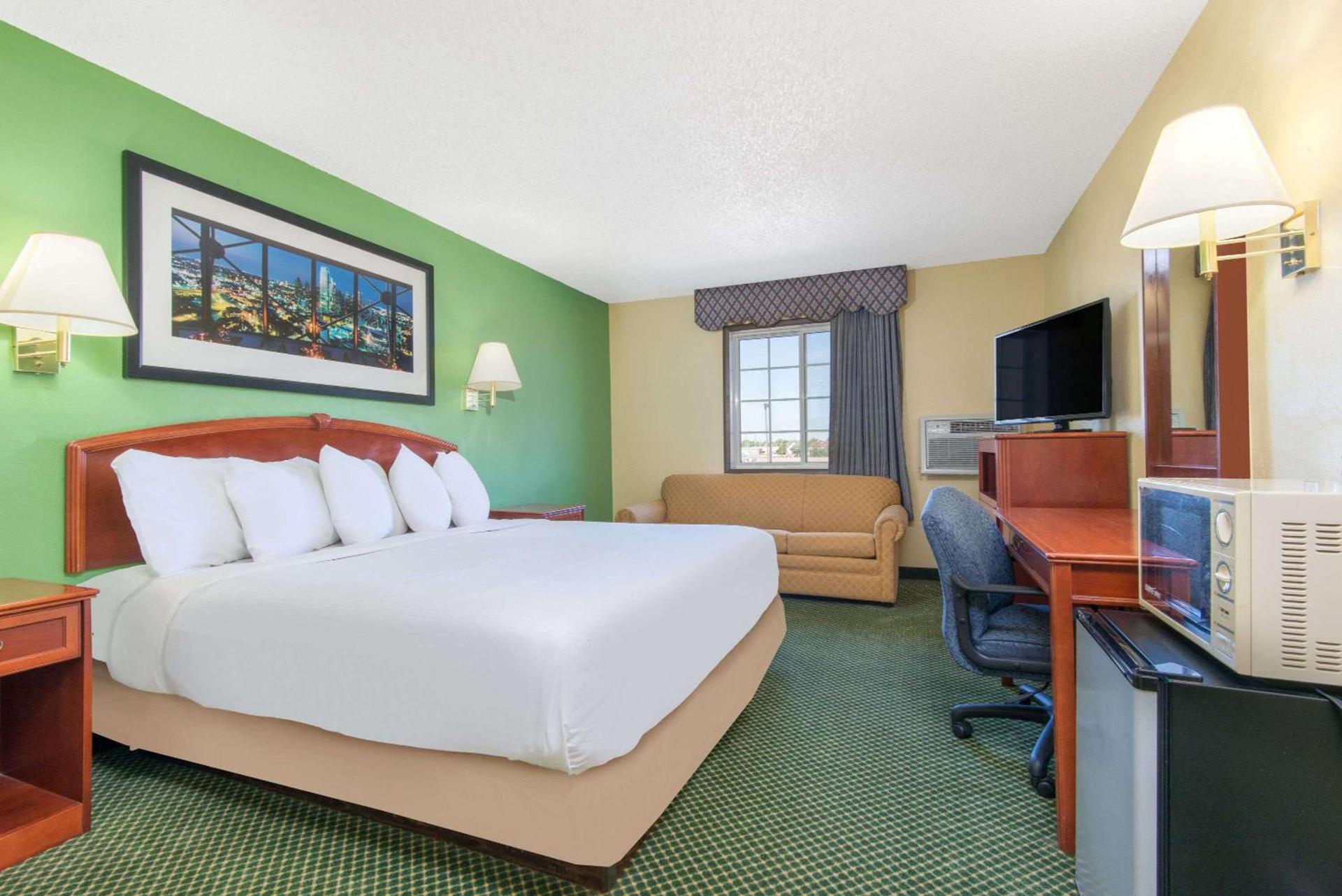 Days Inn by Wyndham Great Bend photo 15