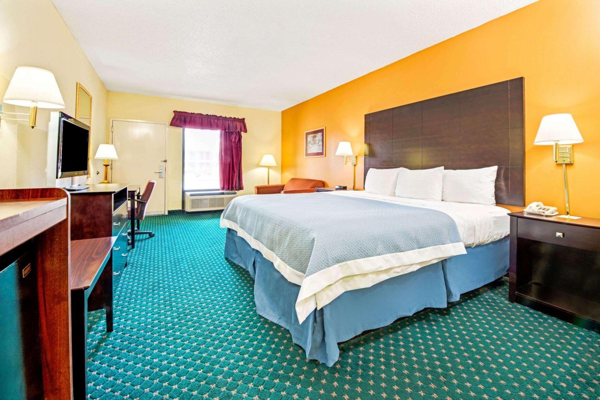 Days Inn by Wyndham Covington photo 8